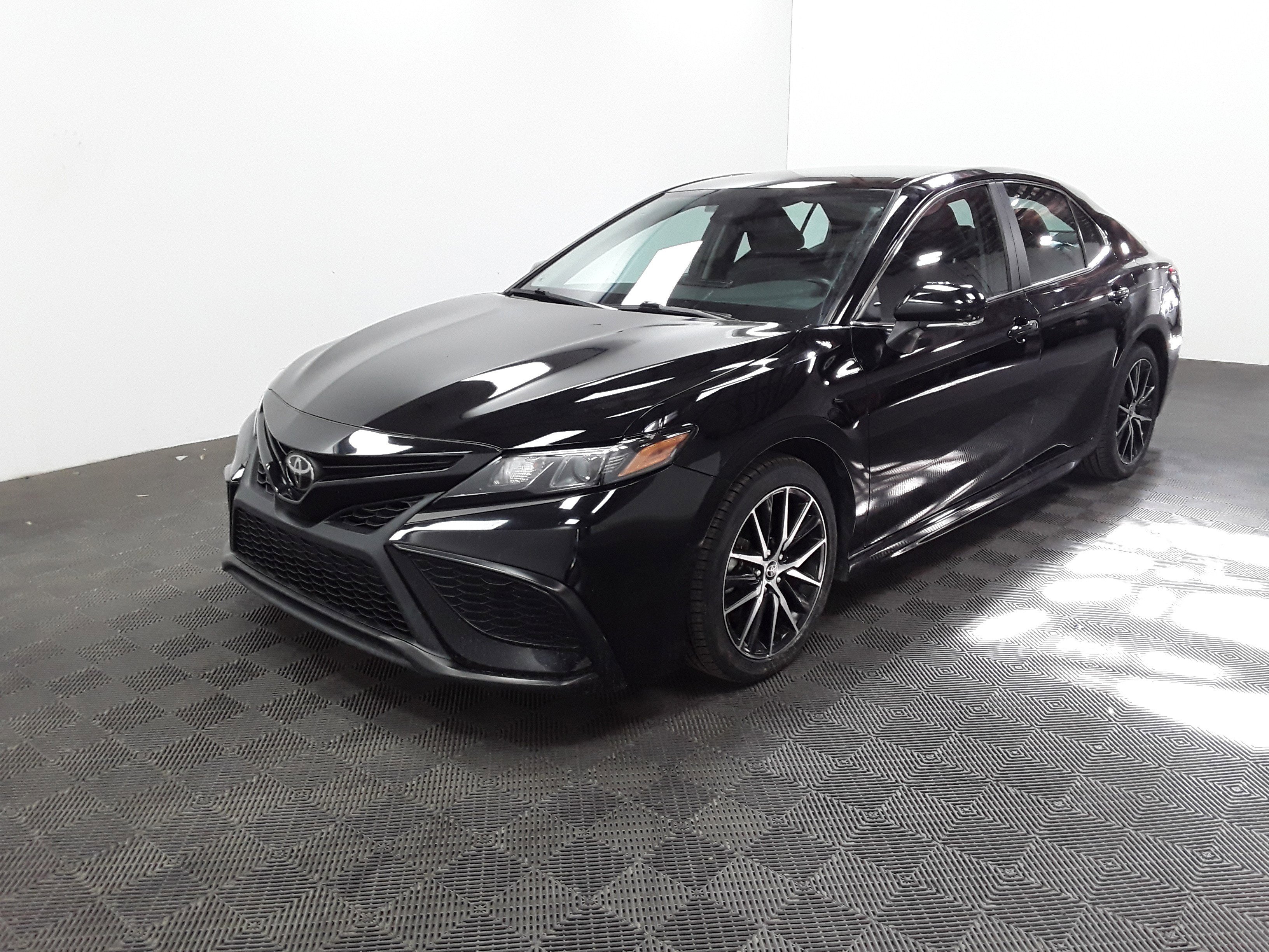 Image 4 of Used 2023 Toyota Camry SE Auto