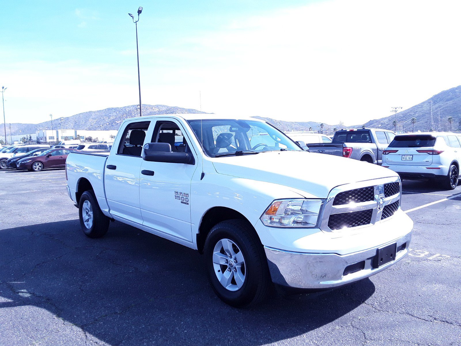 2023 Ram 1500 Classic SLT 4x4 Crew Cab 5'7