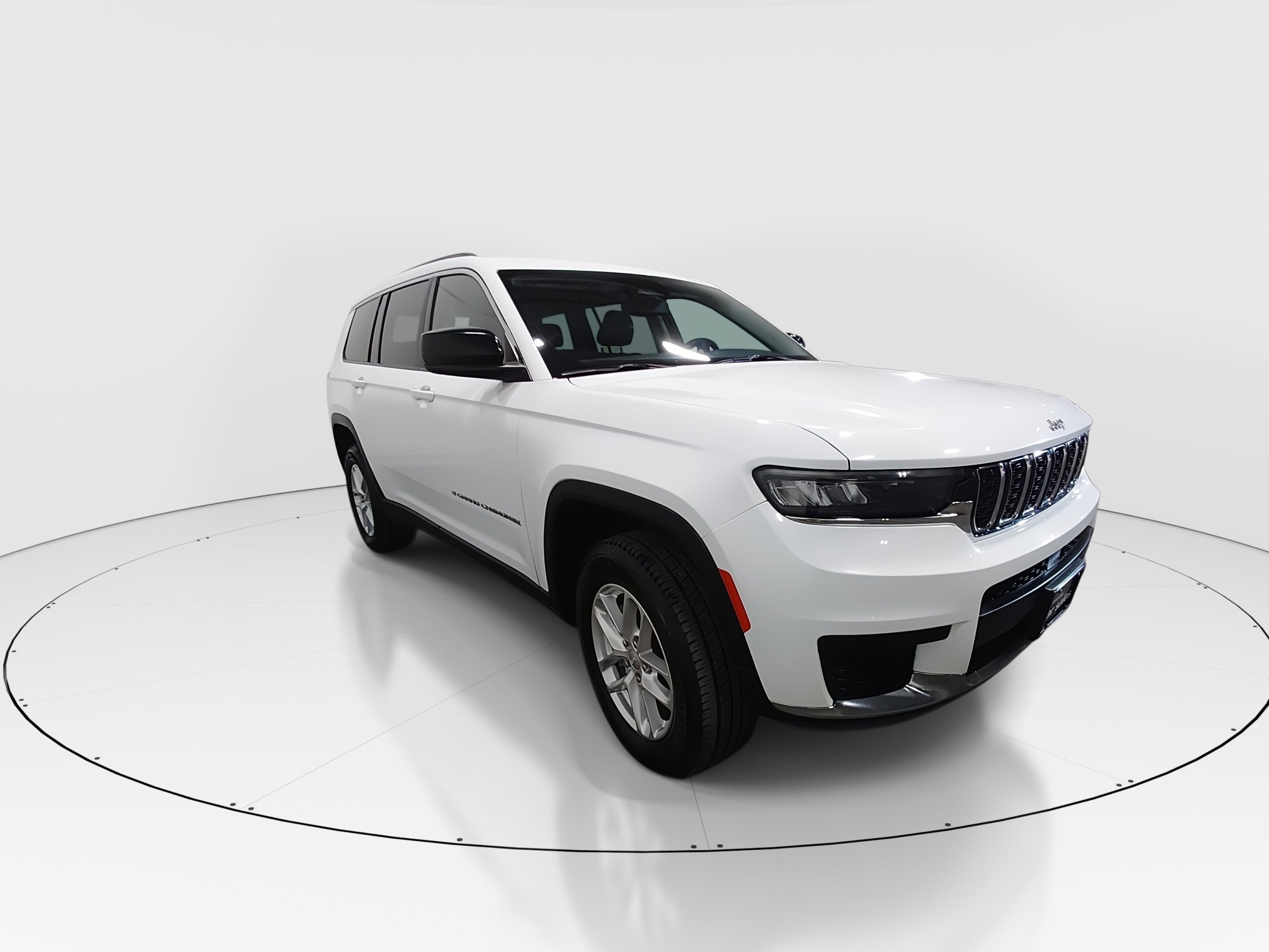 2023 Jeep Grand Cherokee L Laredo's photo