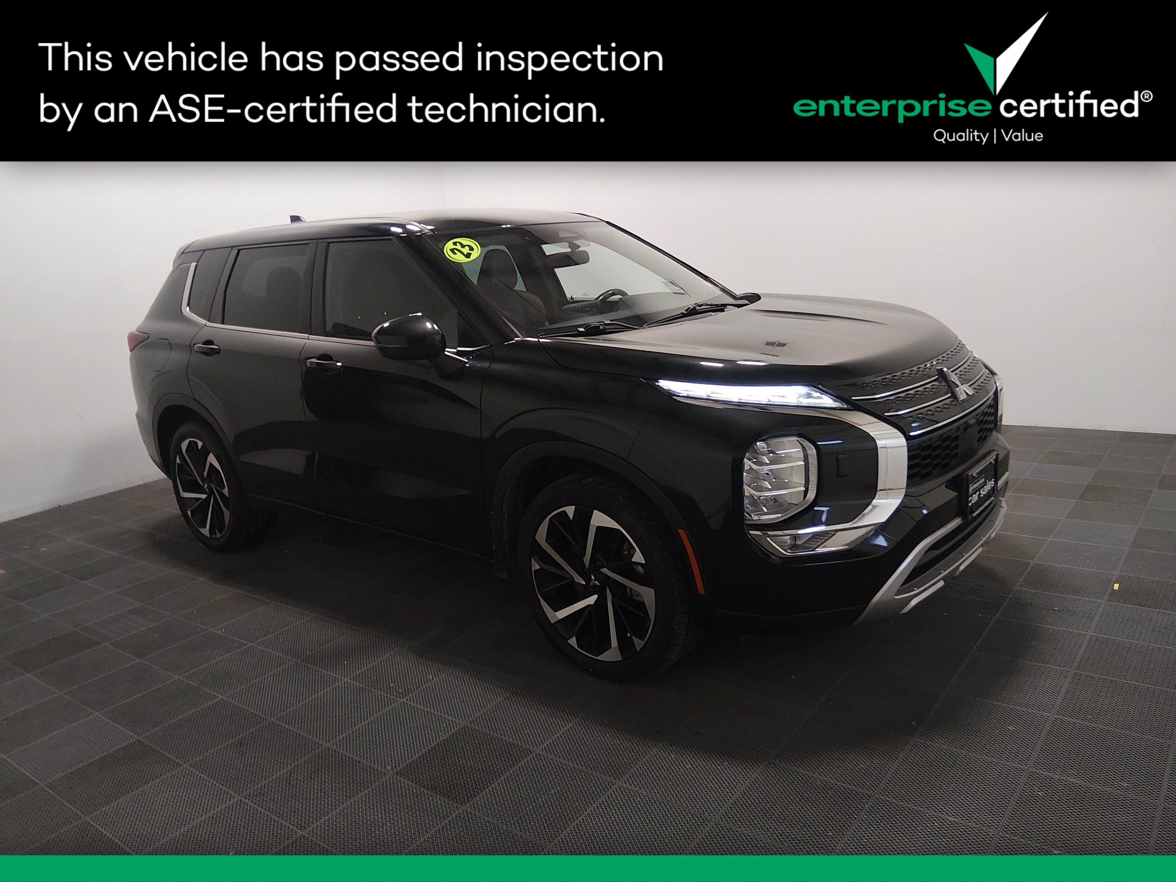 2023 Mitsubishi Outlander SE Special Edition's photo