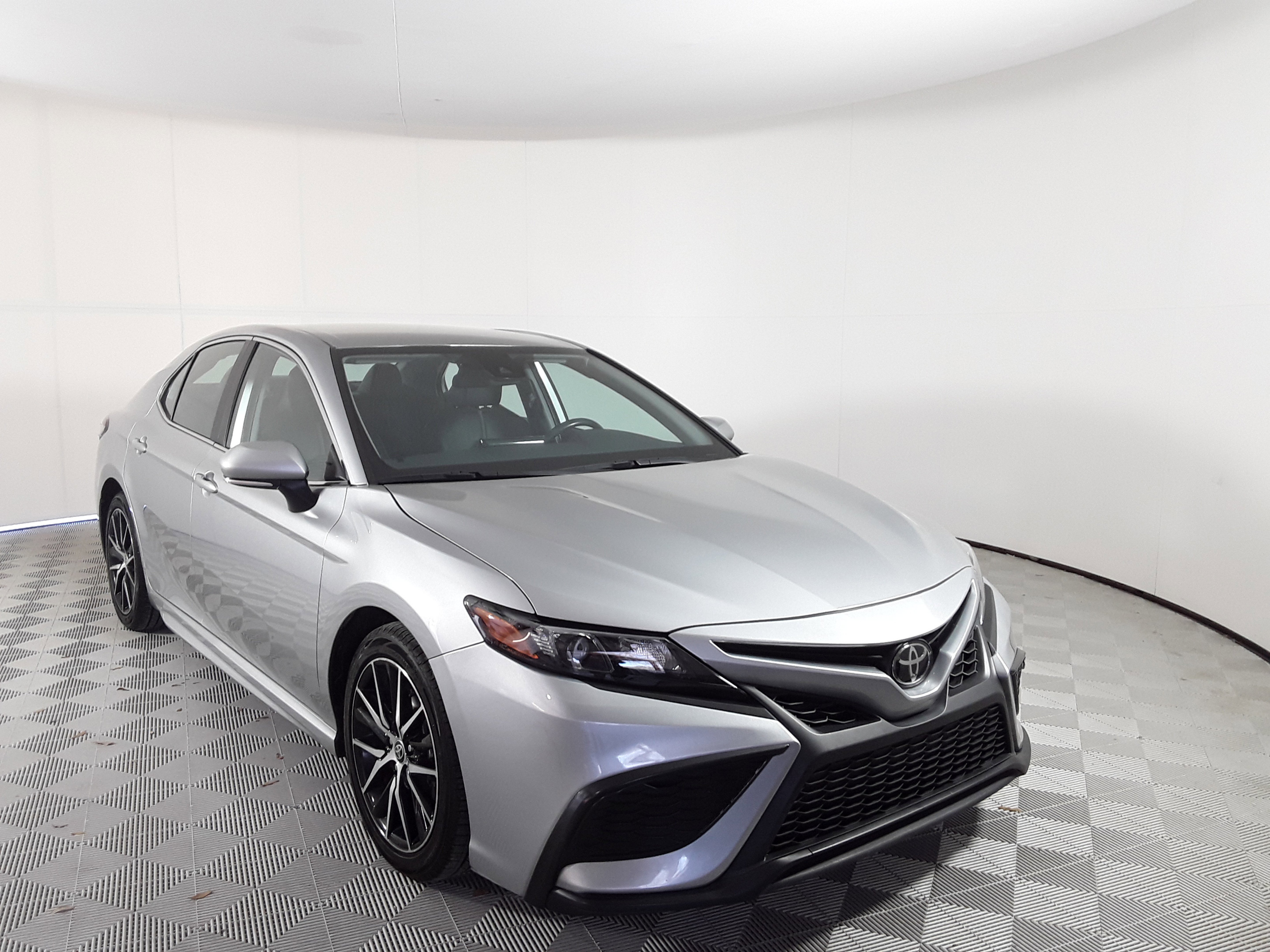 2023 Toyota Camry SE Auto