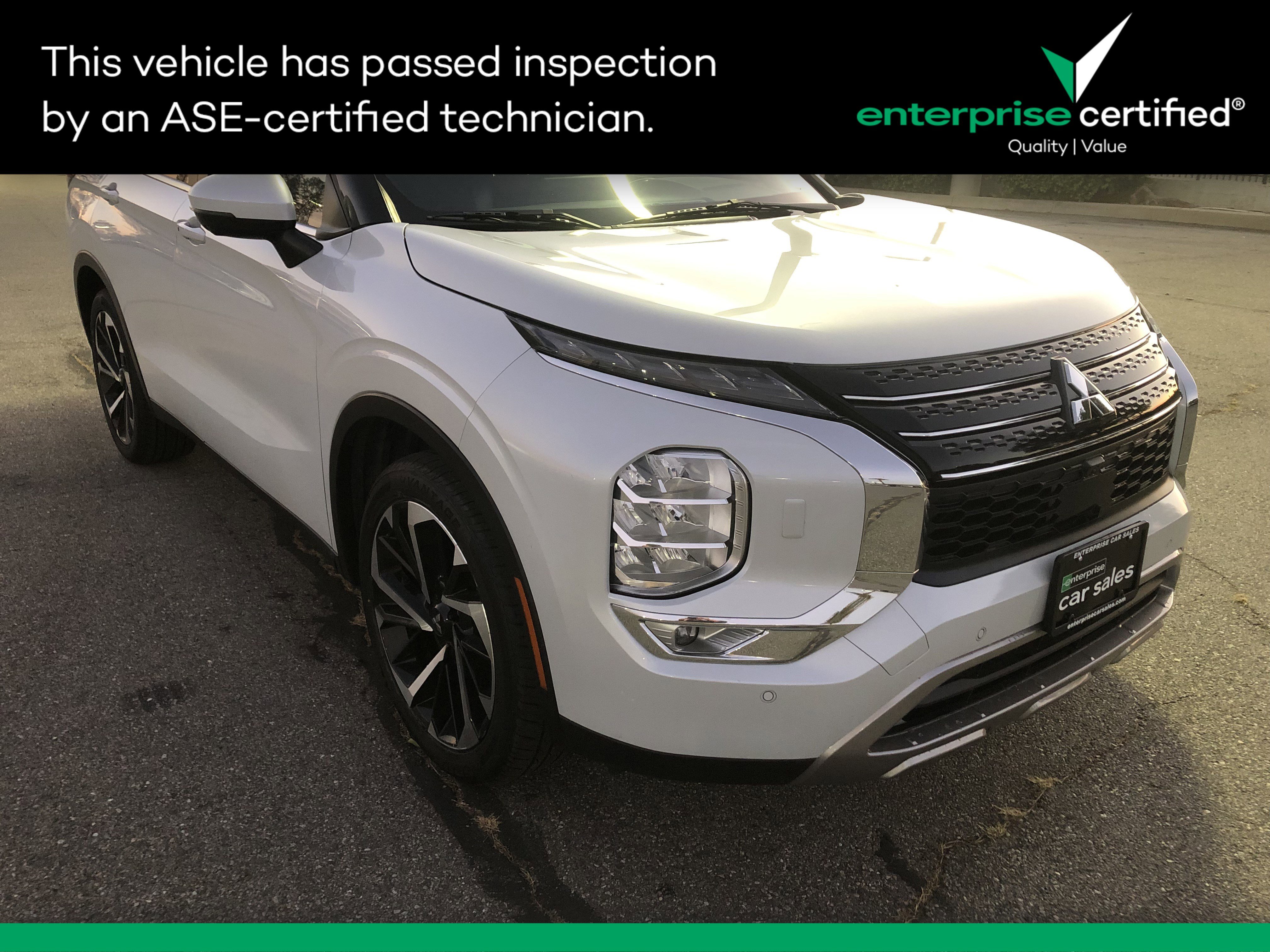 2023 Mitsubishi Outlander SE's photo