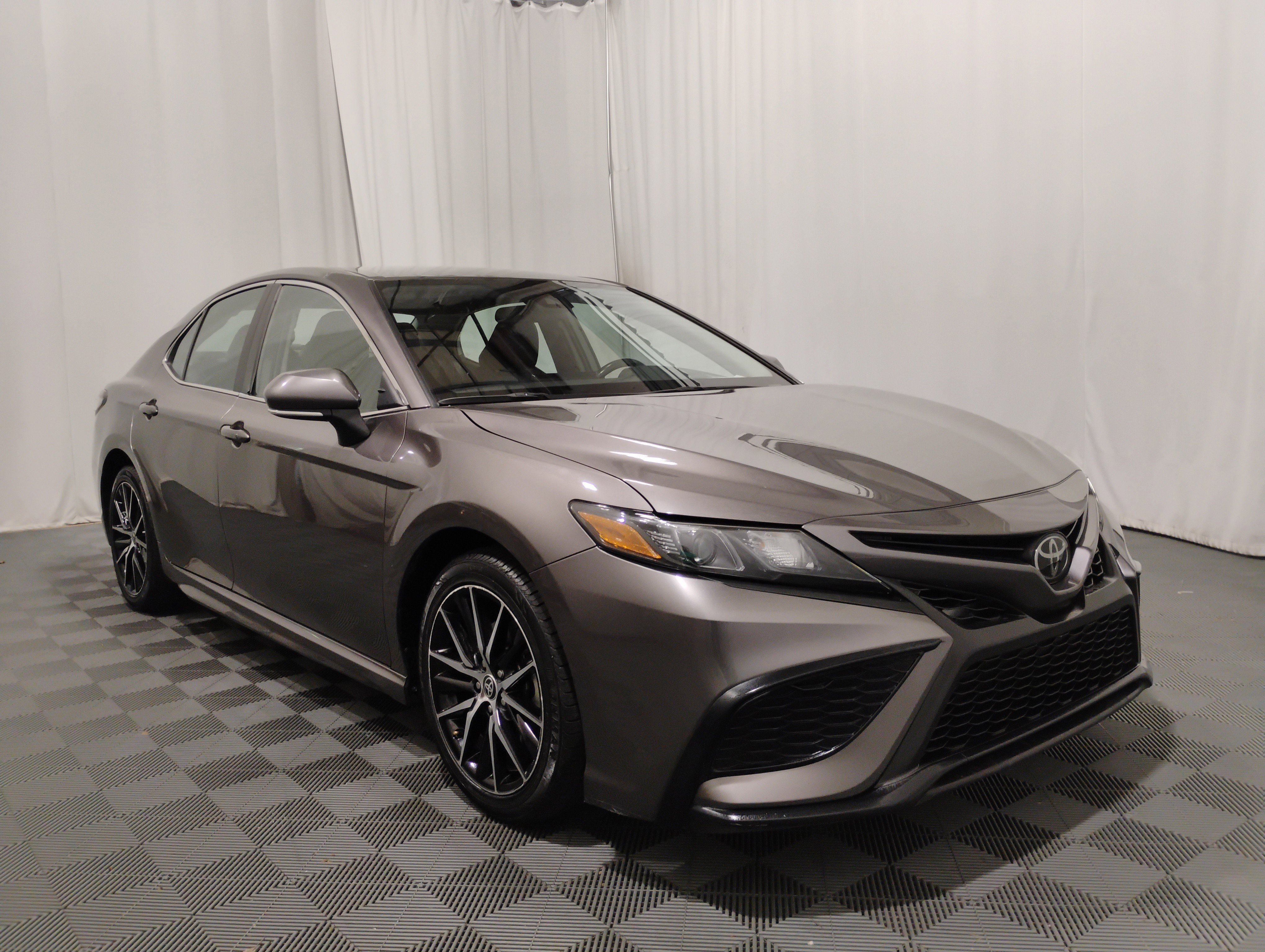 2022 Toyota Camry SE Auto