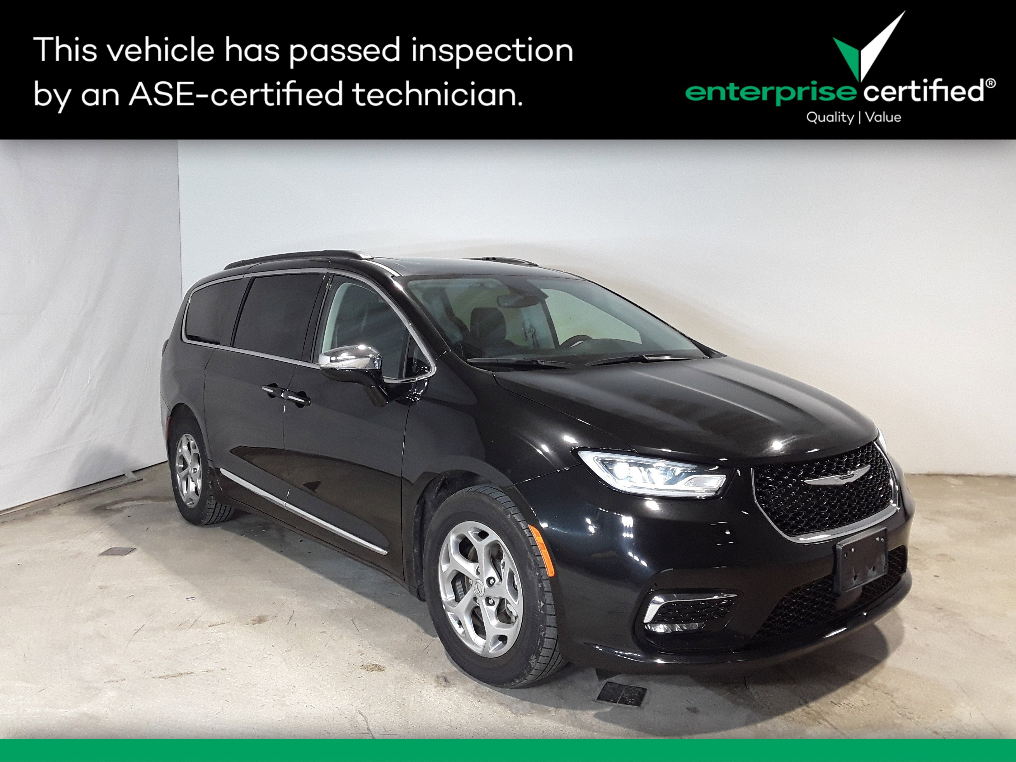 2023 Chrysler Pacifica Limited's photo