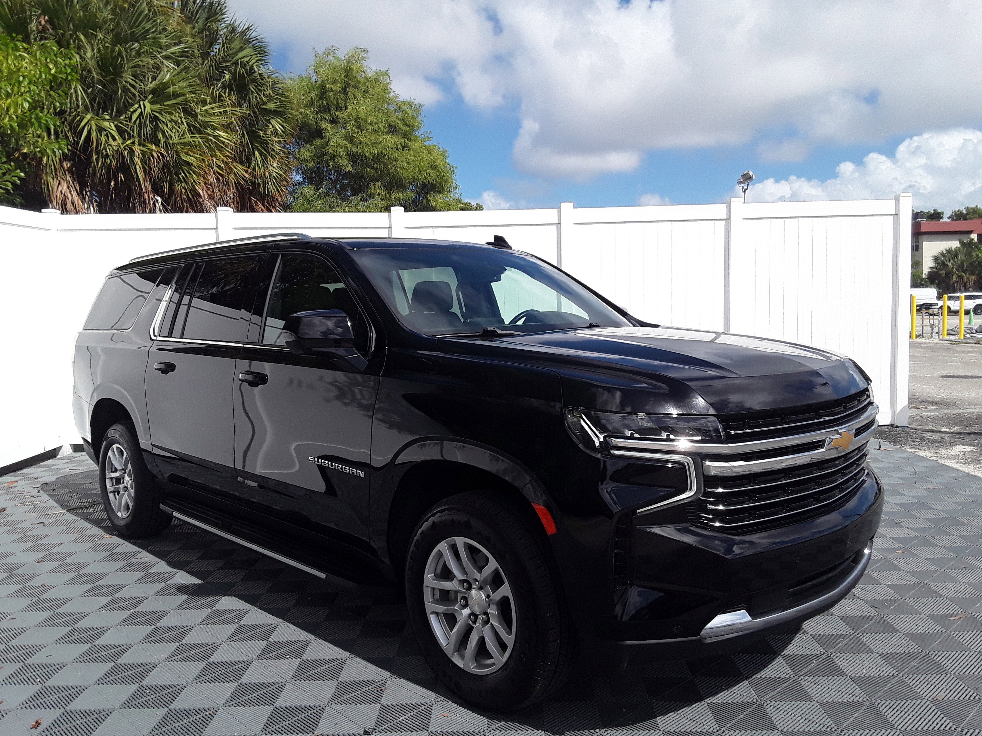 Used 2023 Chevrolet Suburban 2WD 4dr LT