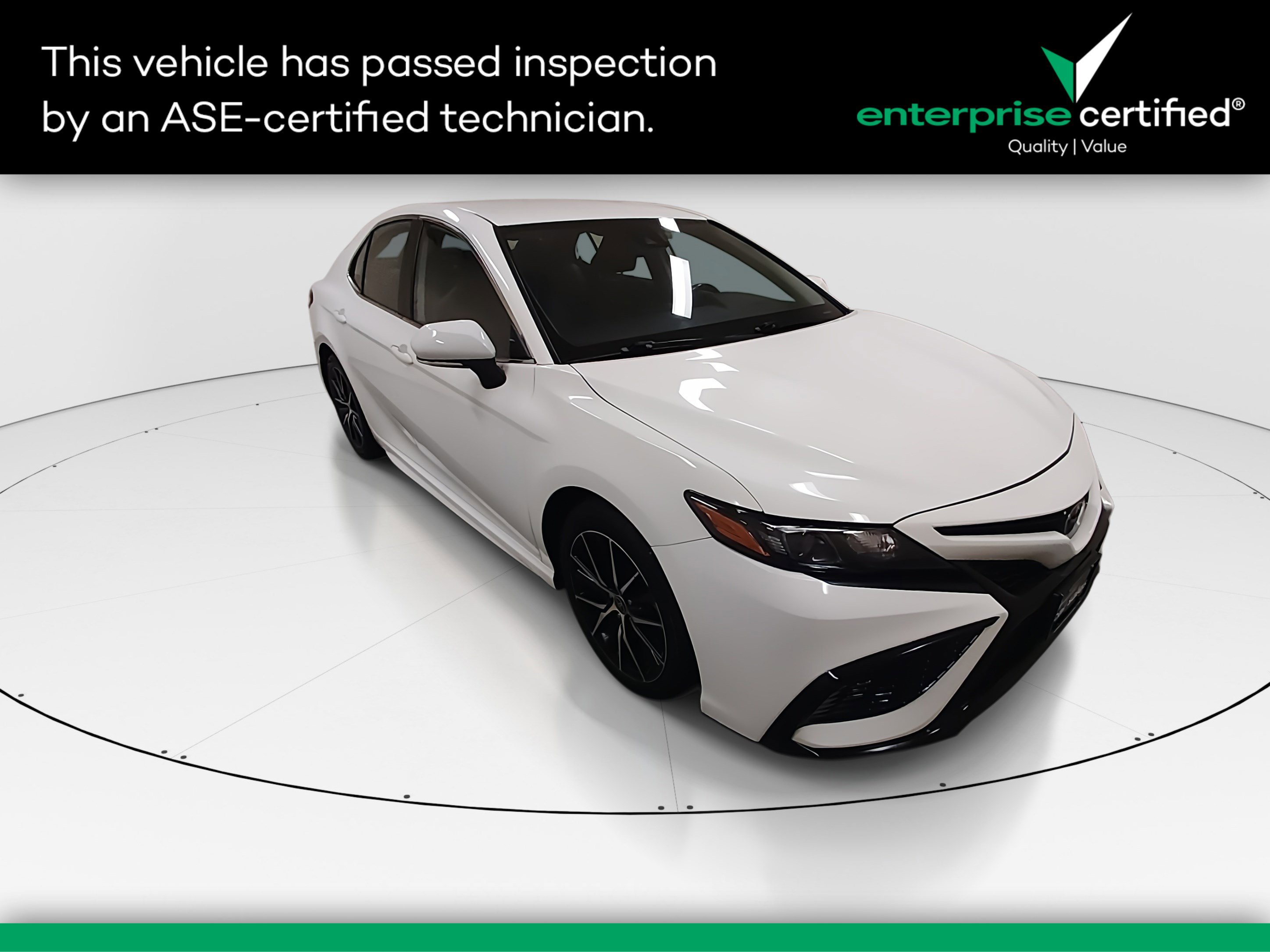 2023 Toyota Camry SE's photo