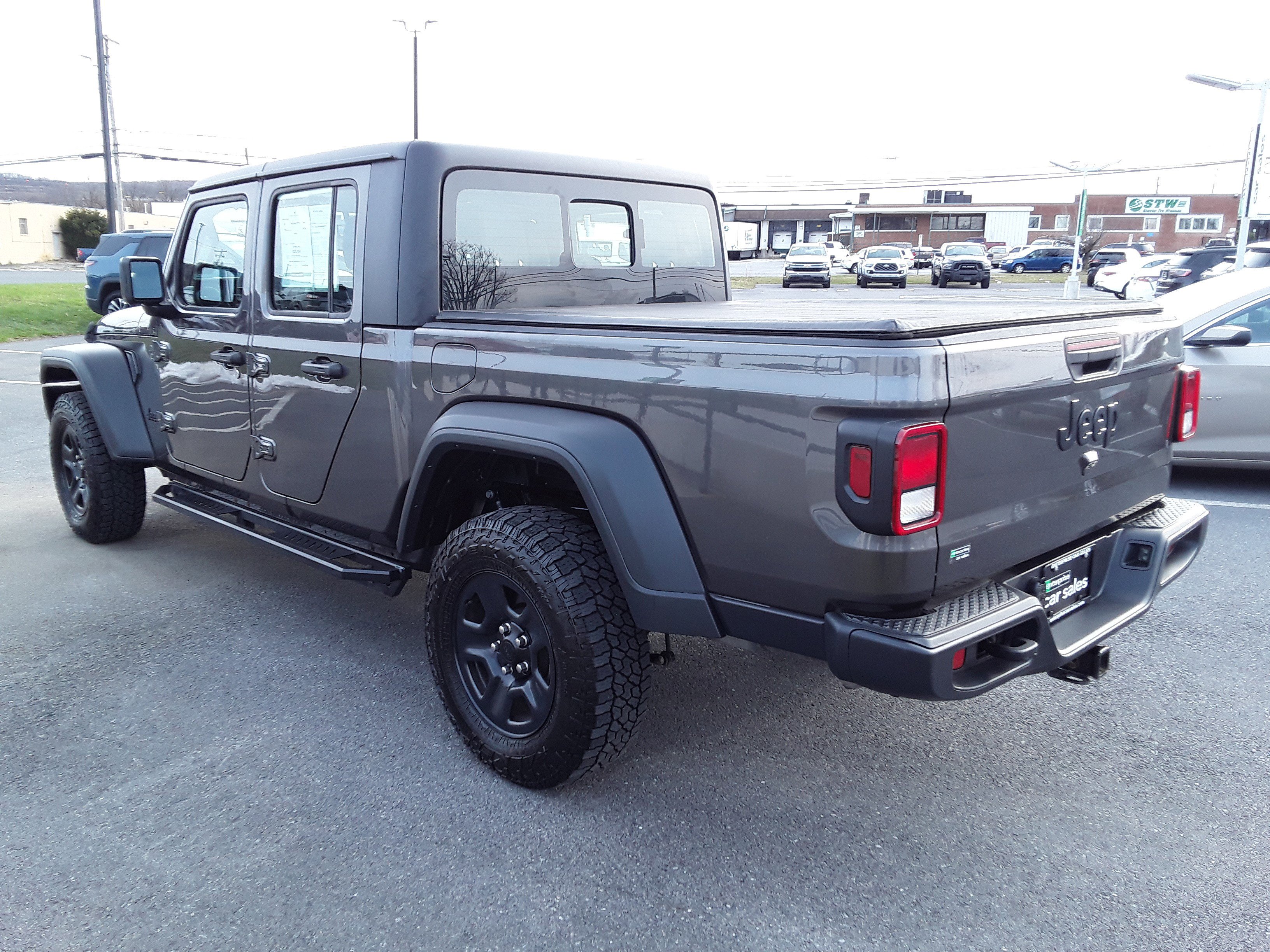 Image of Used 2022 Jeep Gladiator Sport 4x4