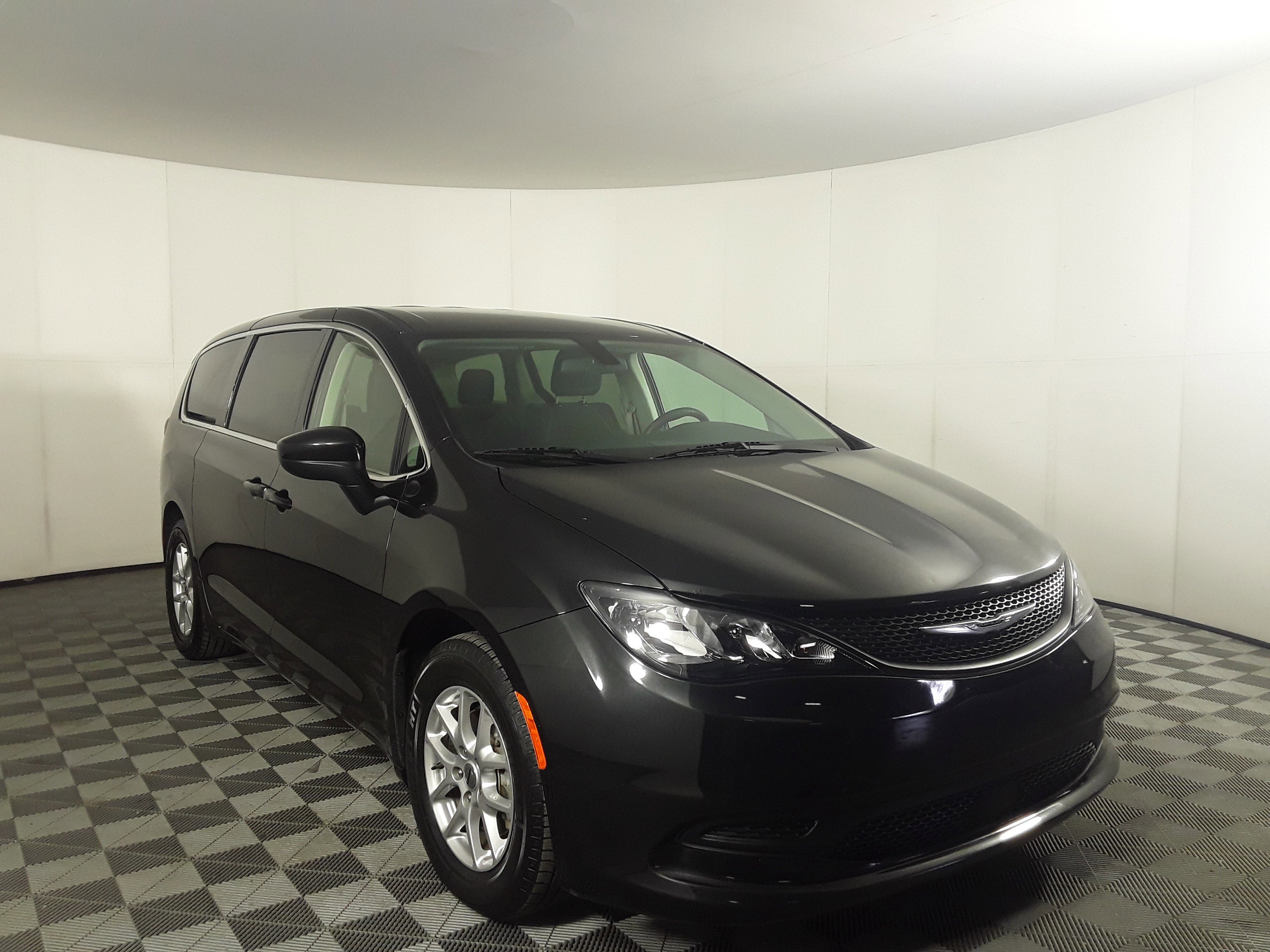 2022 Chrysler Voyager LX FWD