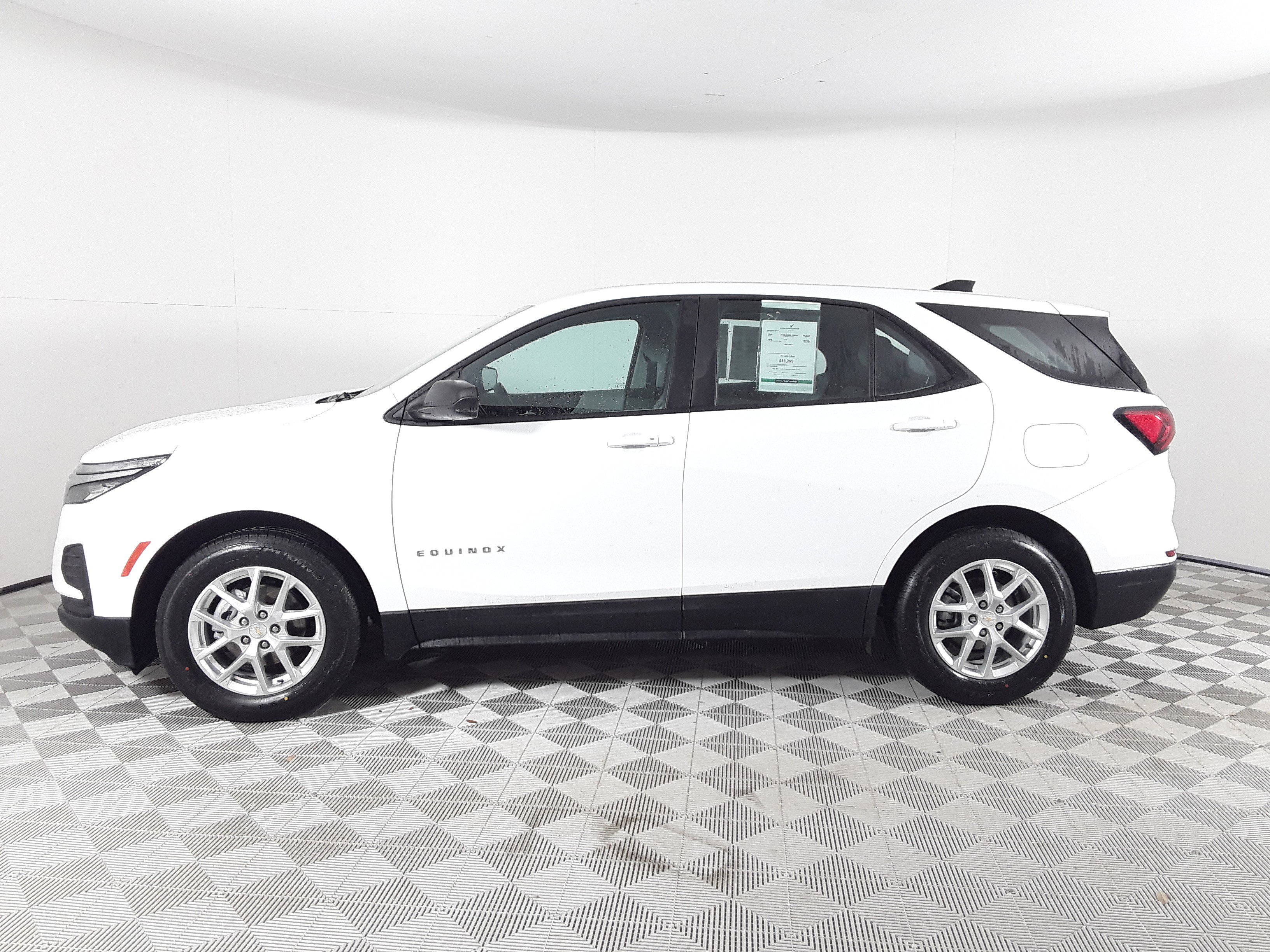Image 6 of Used 2022 Chevrolet Equinox FWD 4dr LS w/1FL