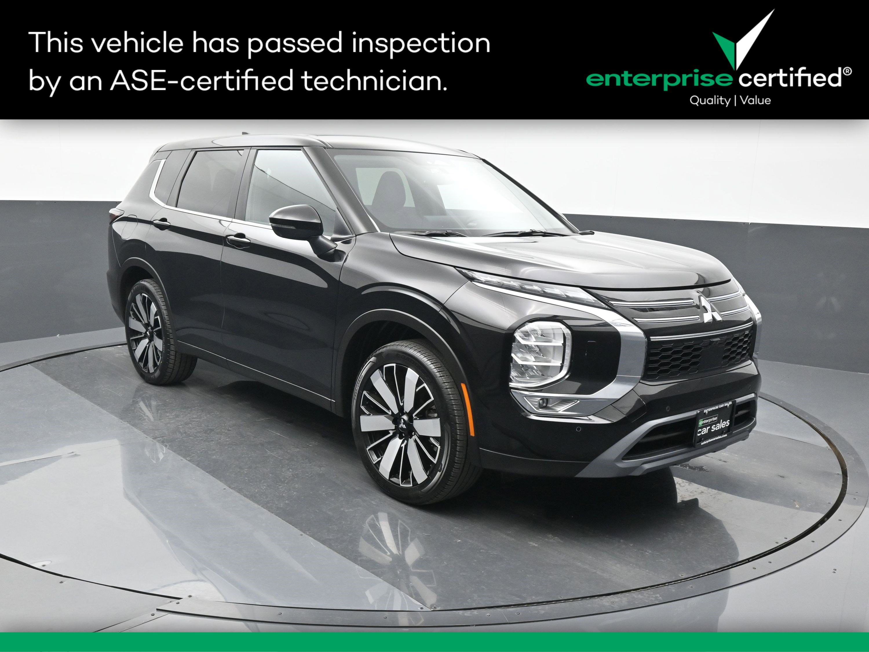 2025 Mitsubishi Outlander SE's photo