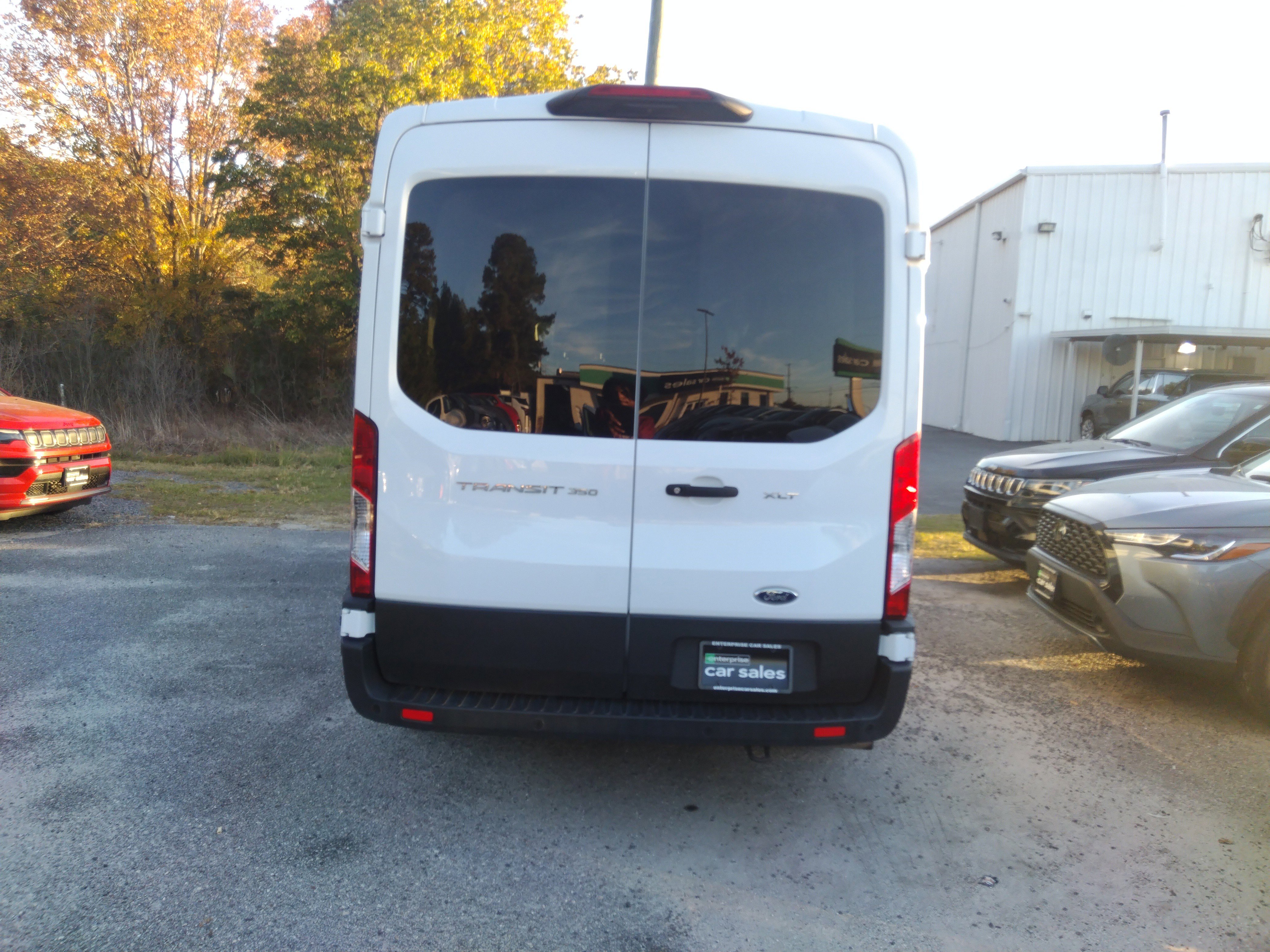 Image of Used 2022 Ford Transit Passenger Wagon T-350 148" Med Roof XLT RWD