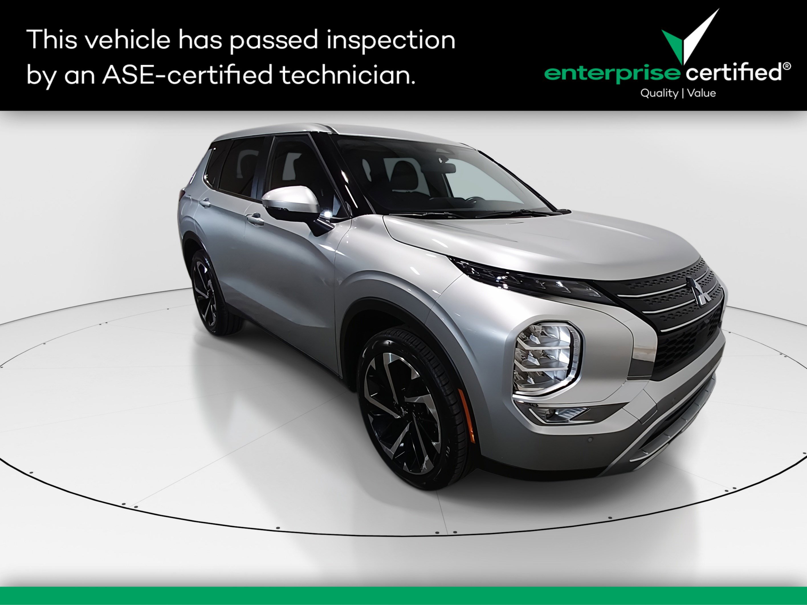 2024 Mitsubishi Outlander SE's photo