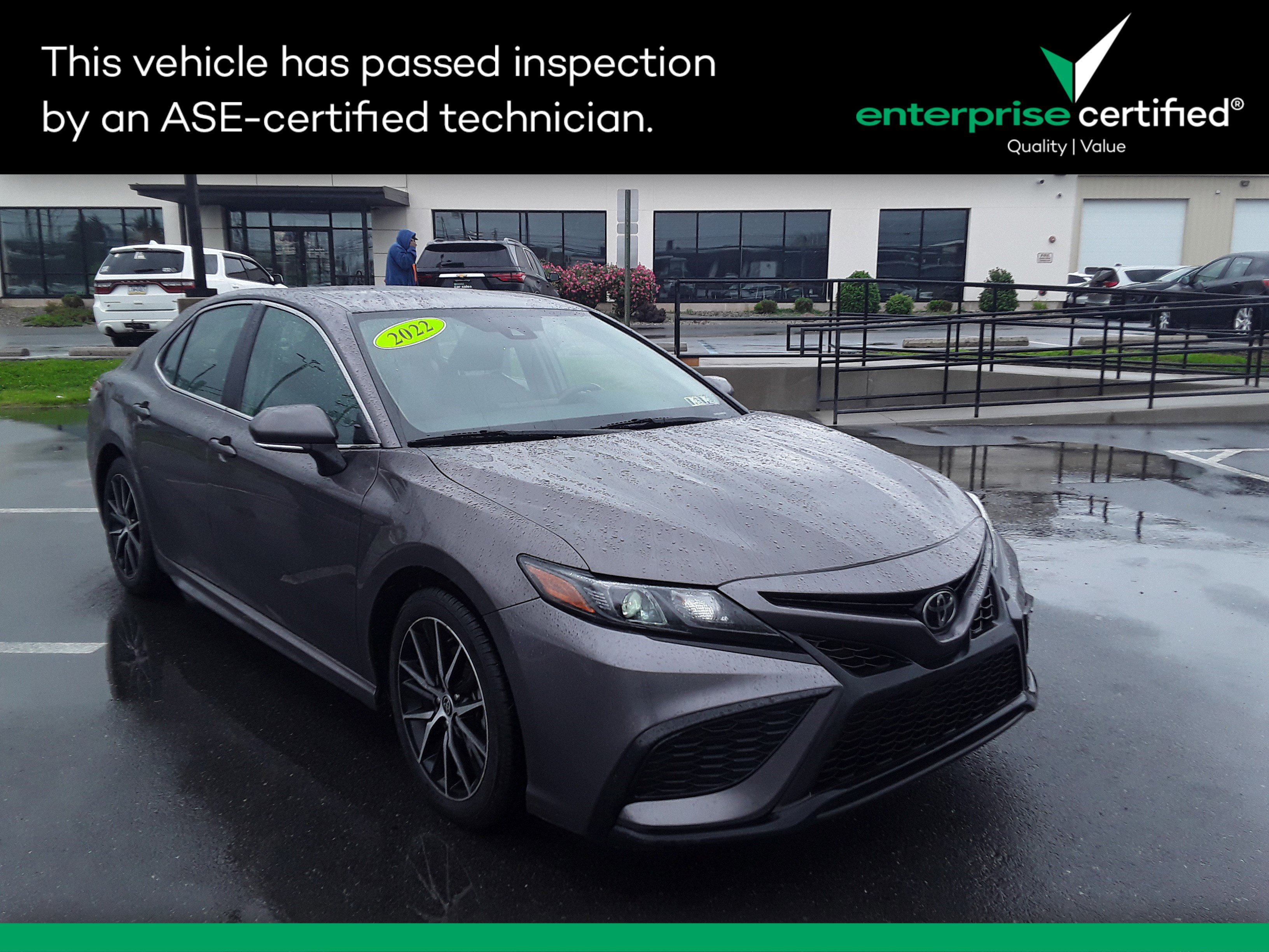 2022 Toyota Camry SE Auto