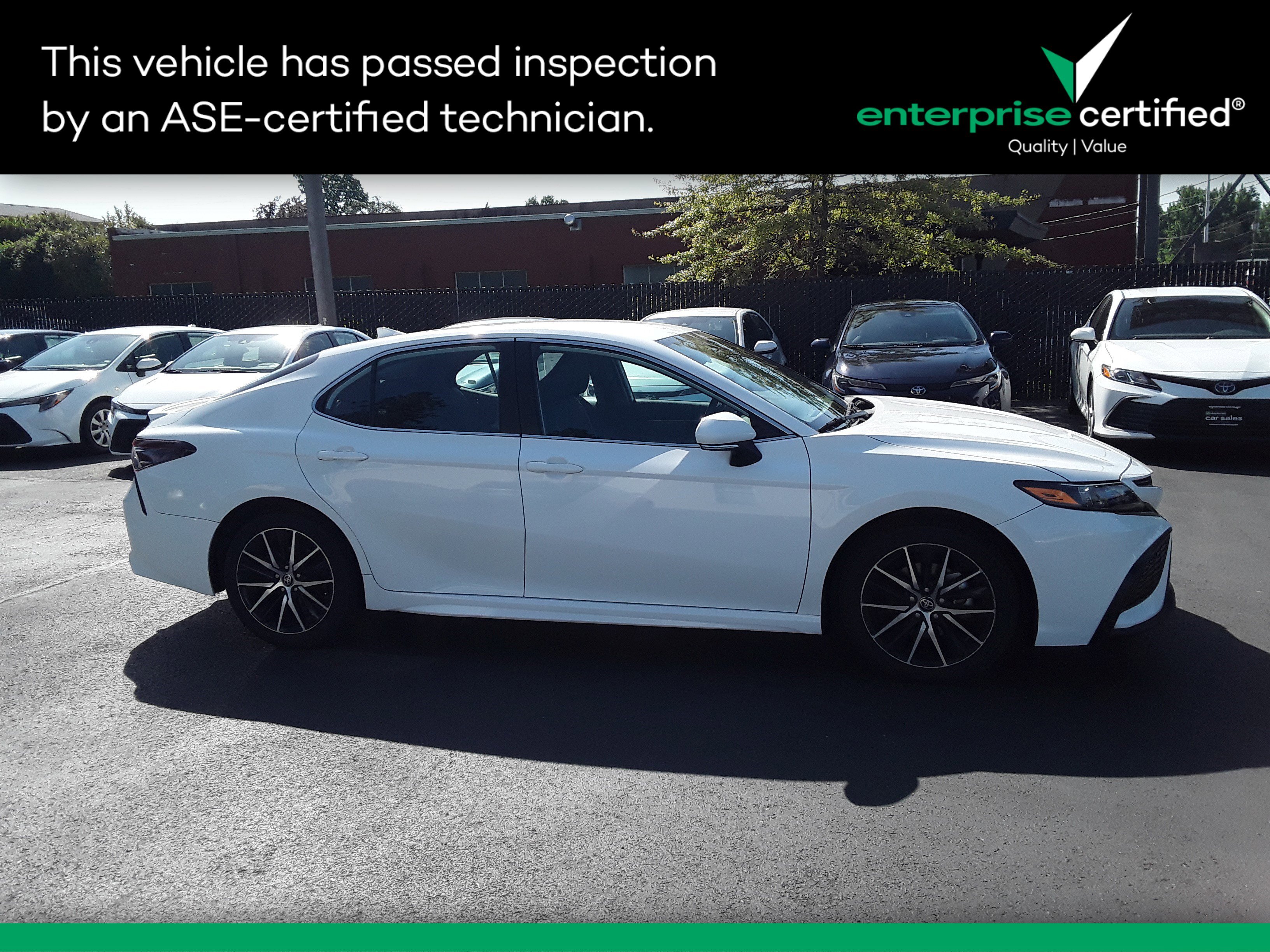 2022 Toyota Camry SE Auto