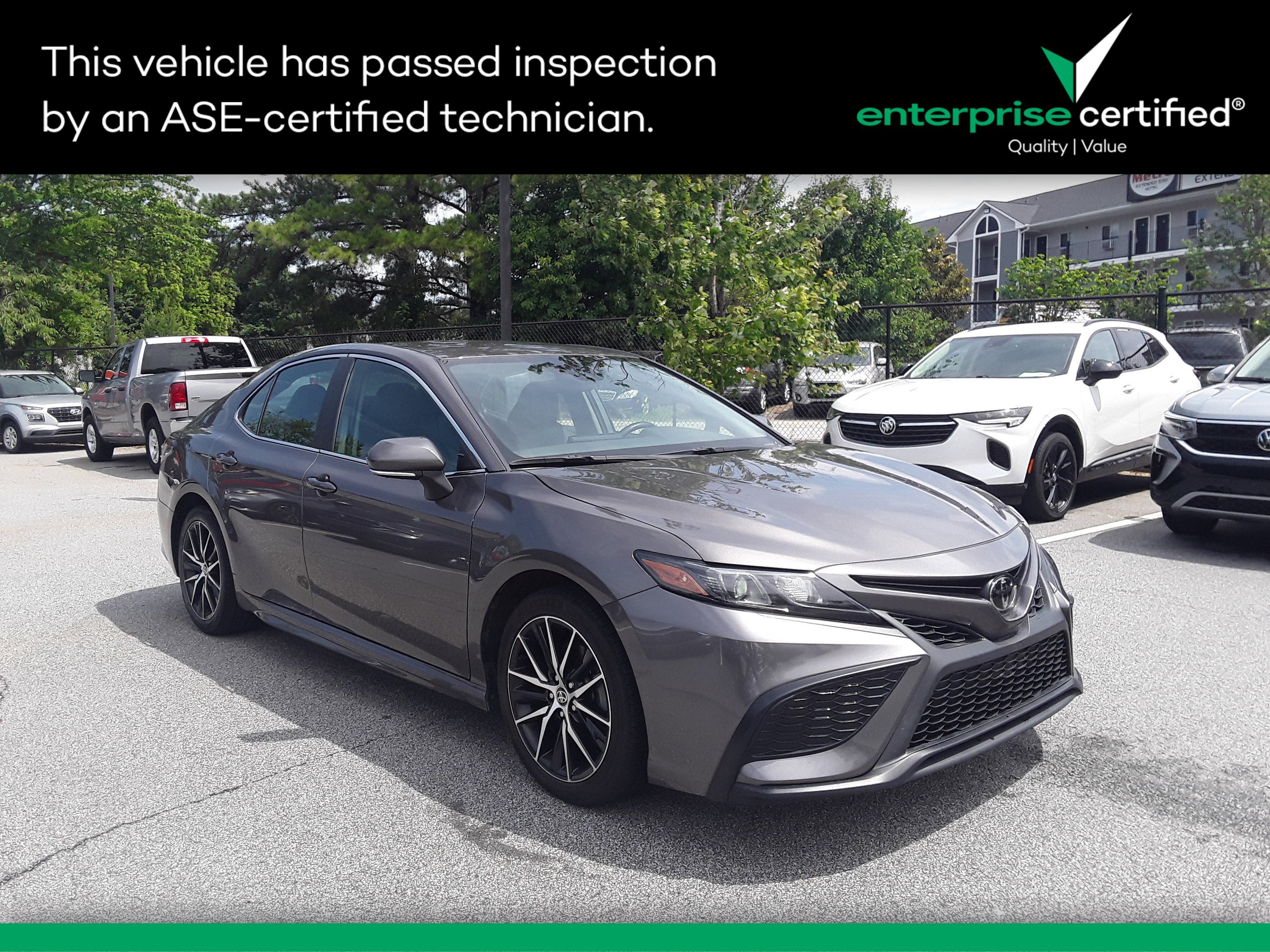 2022 Toyota Camry SE Auto