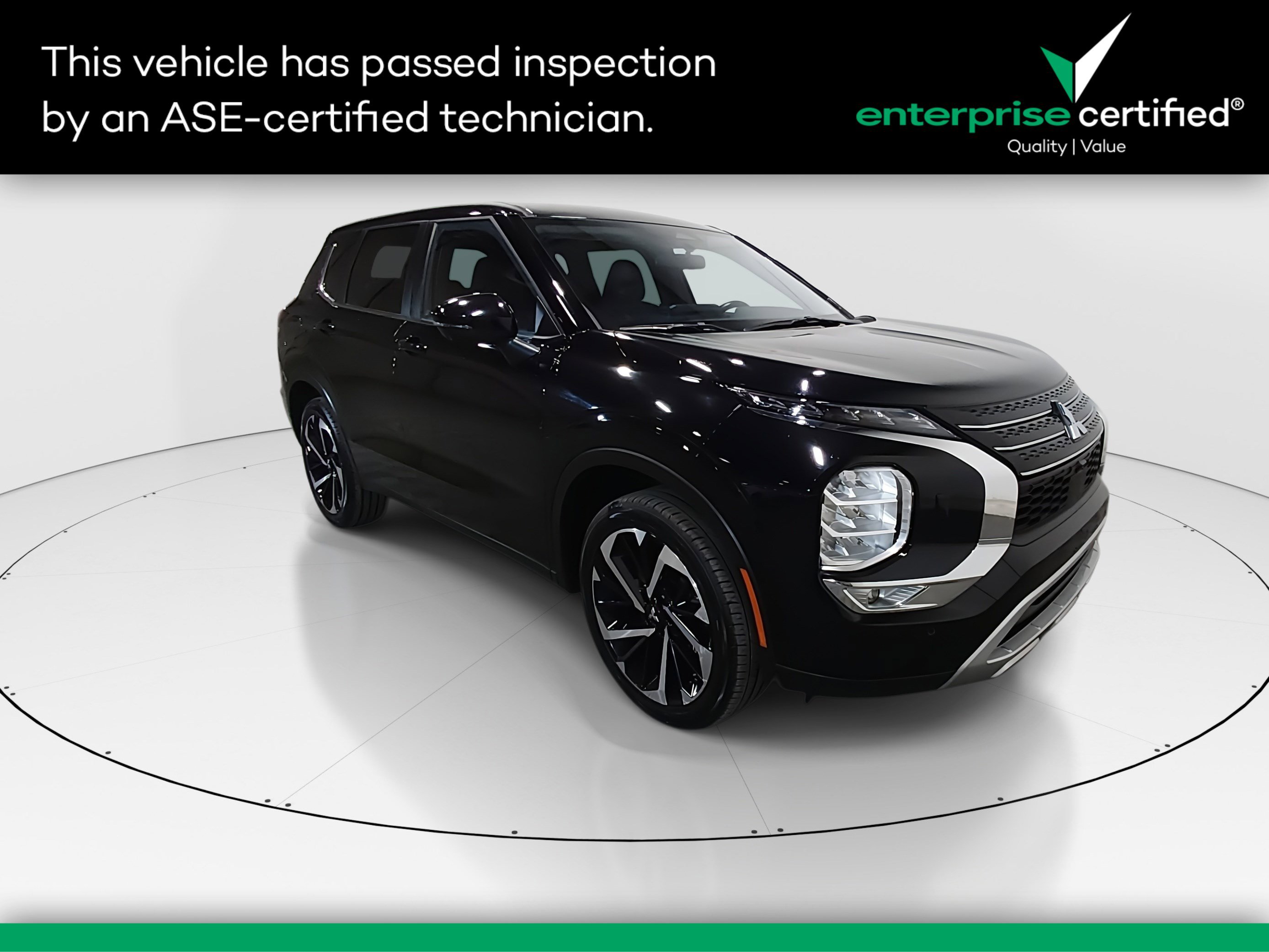 2024 Mitsubishi Outlander SE's photo