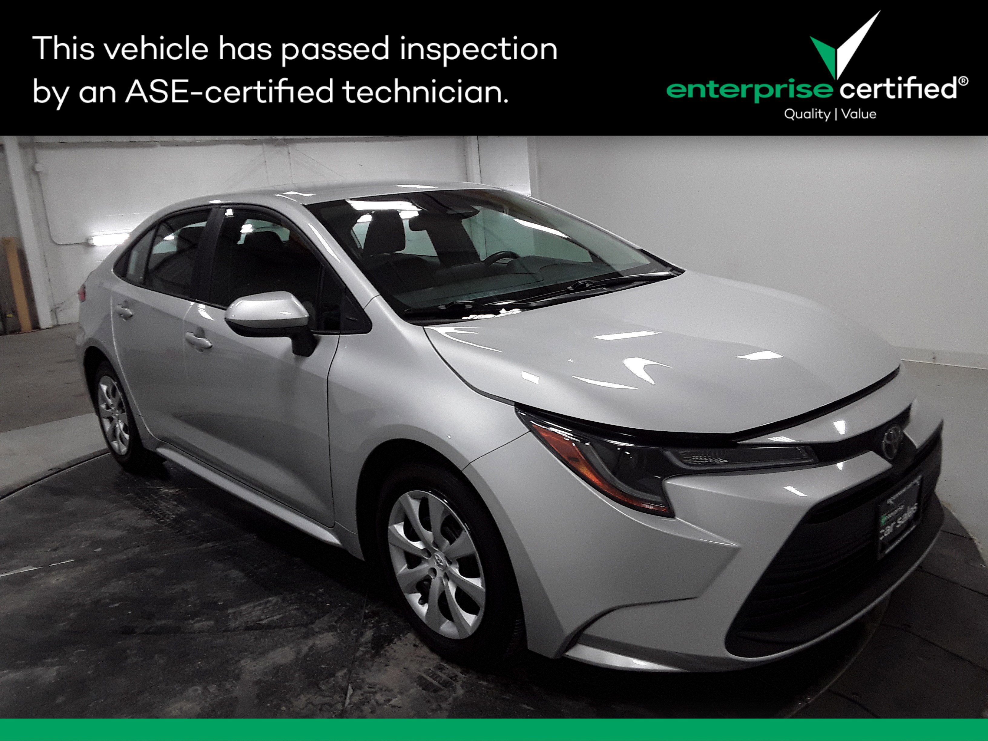 2024 Toyota Corolla LE's photo