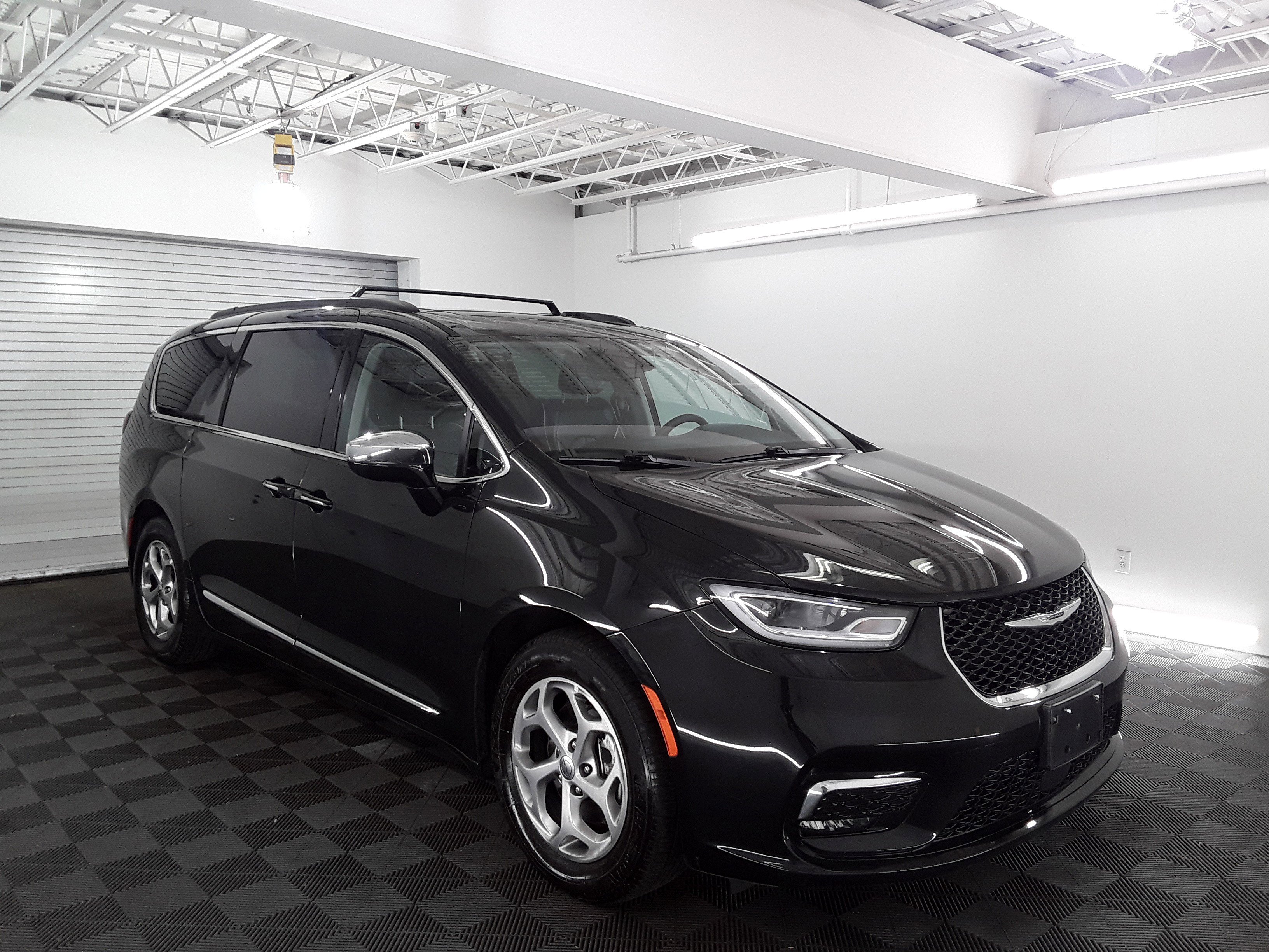 2023 Chrysler Pacifica Limited FWD