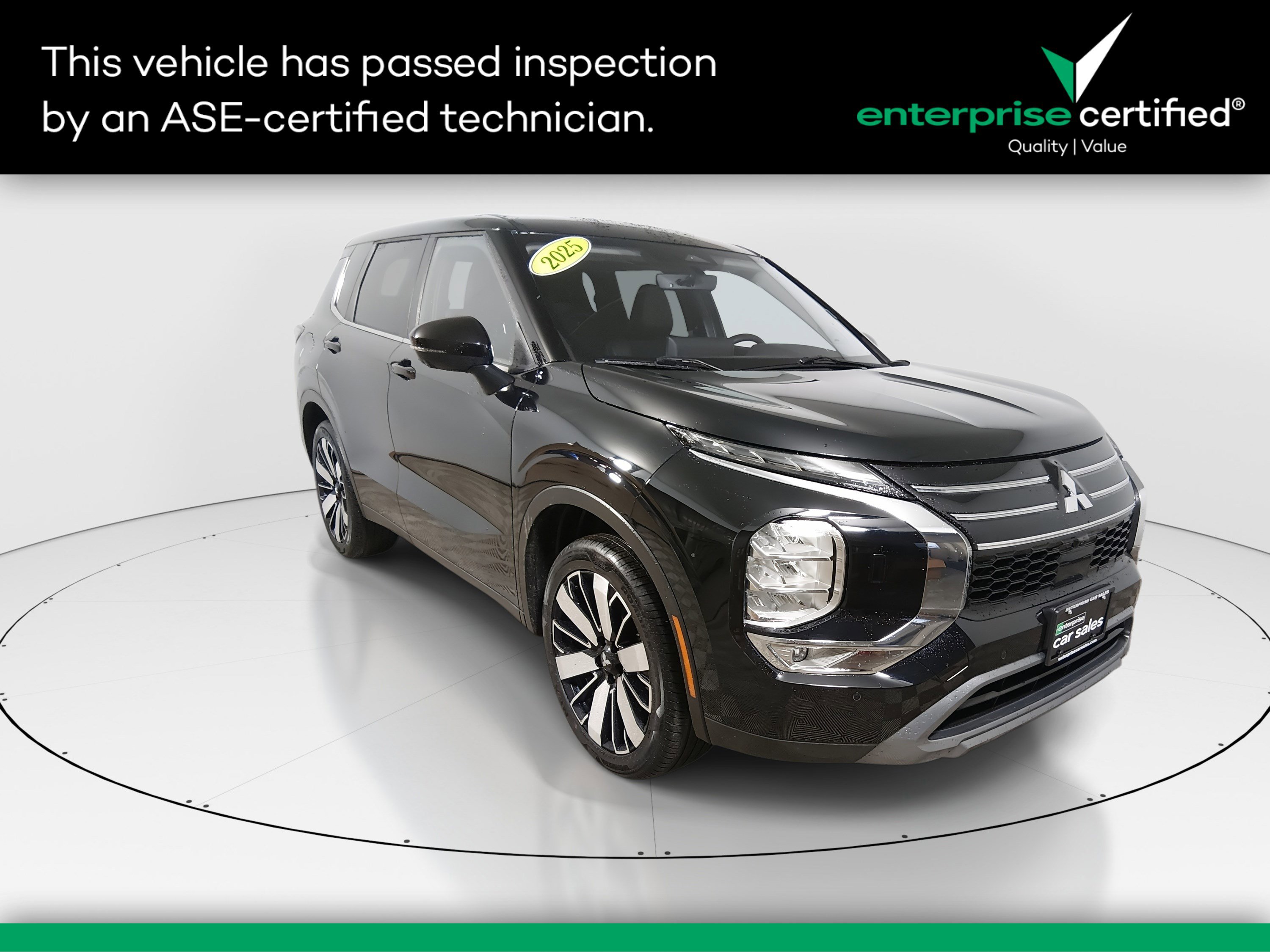 2025 Mitsubishi Outlander SE's photo