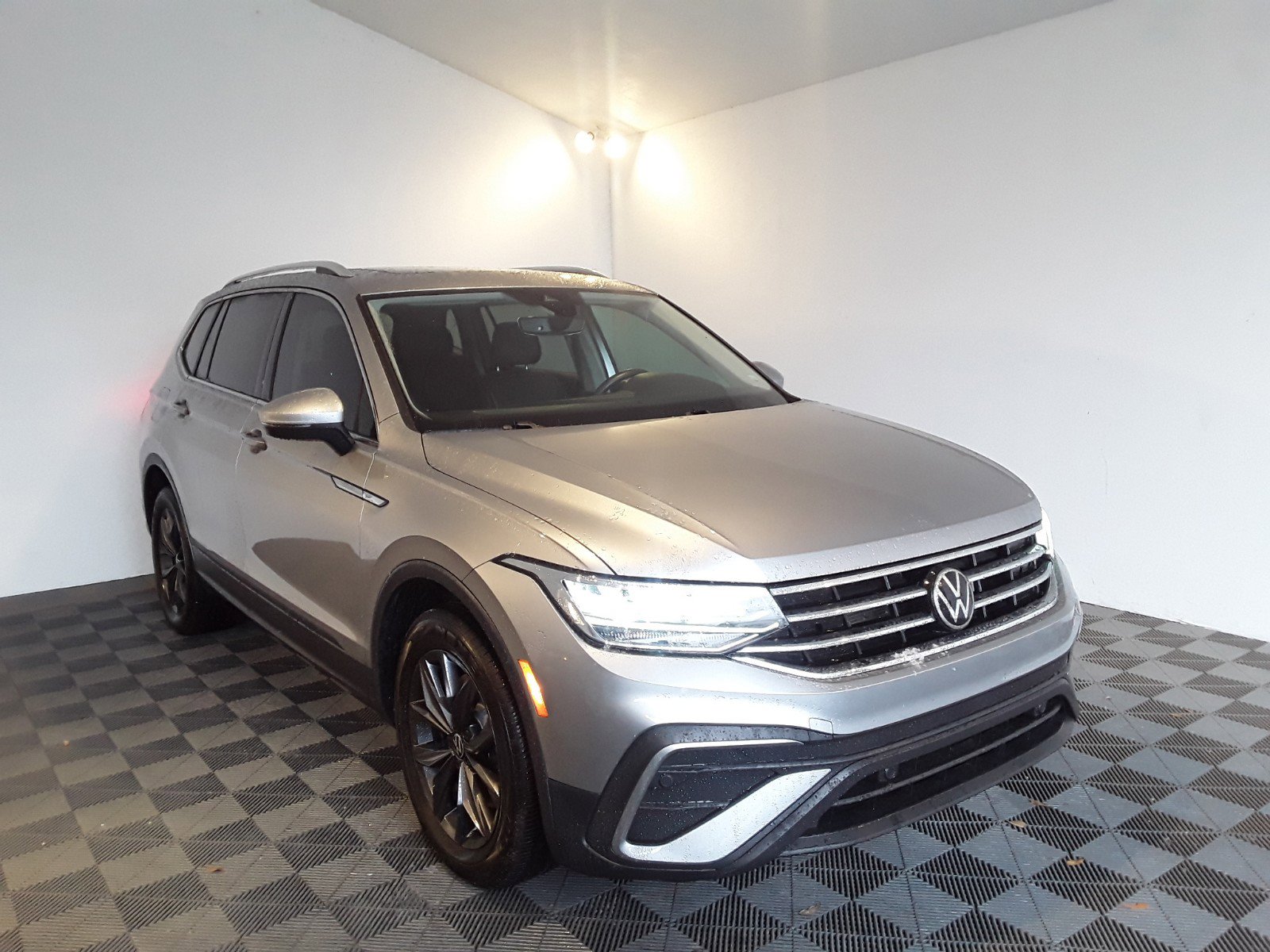 2023 Volkswagen Tiguan 2.0T SE FWD