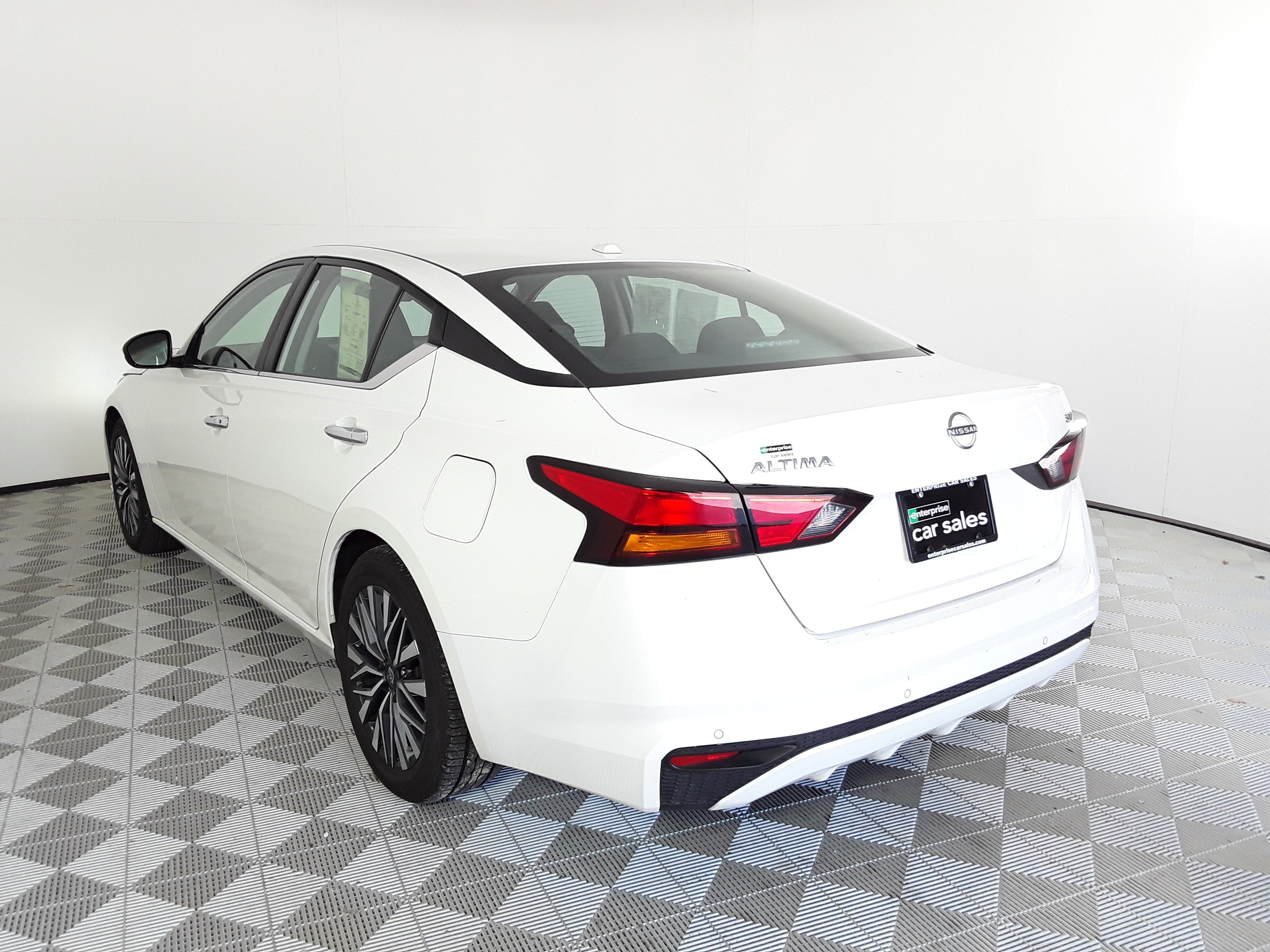 Image of Used 2023 Nissan Altima 2.5 SV Sedan