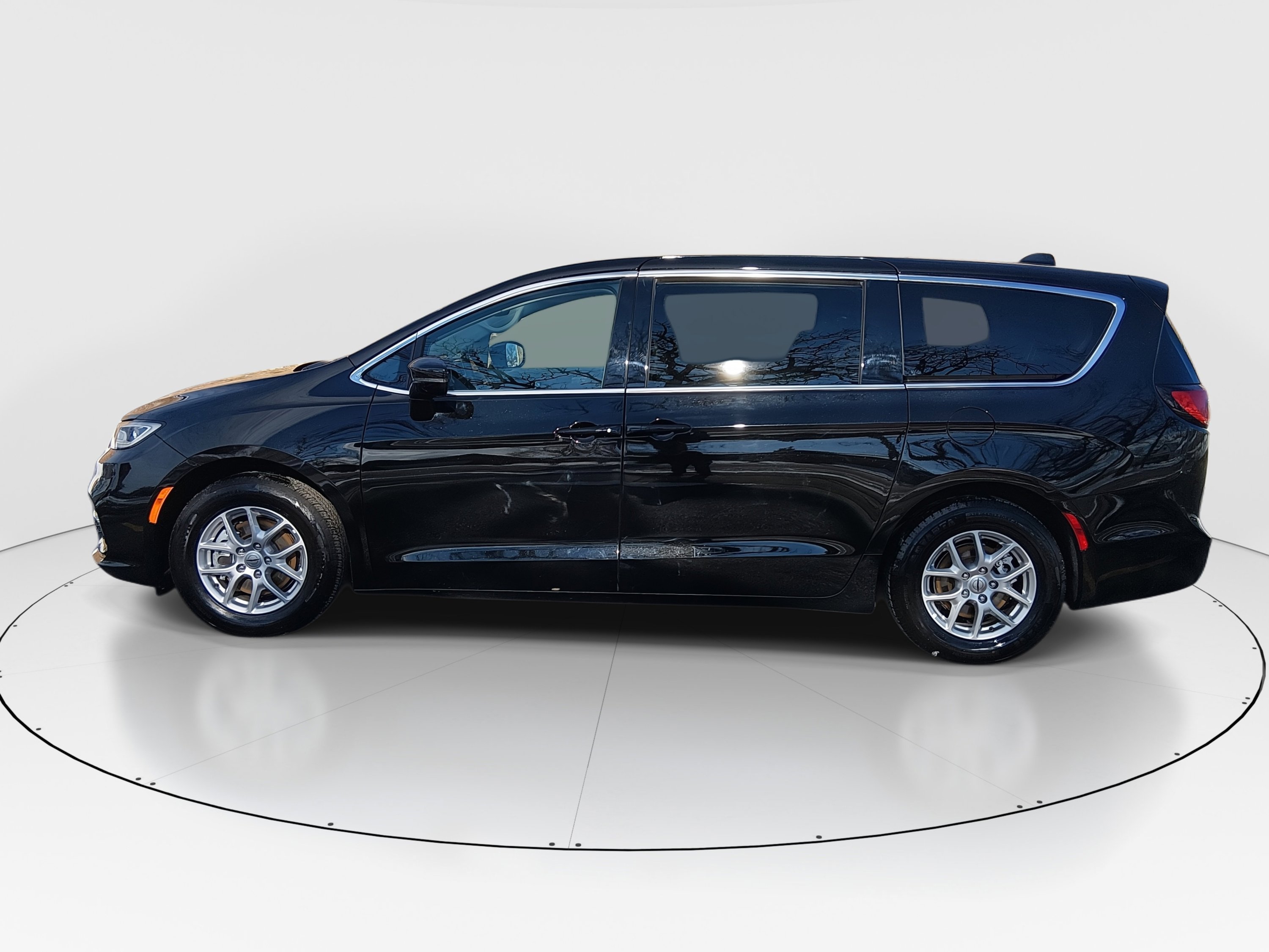 Image of Used 2024 Chrysler Pacifica Touring L FWD