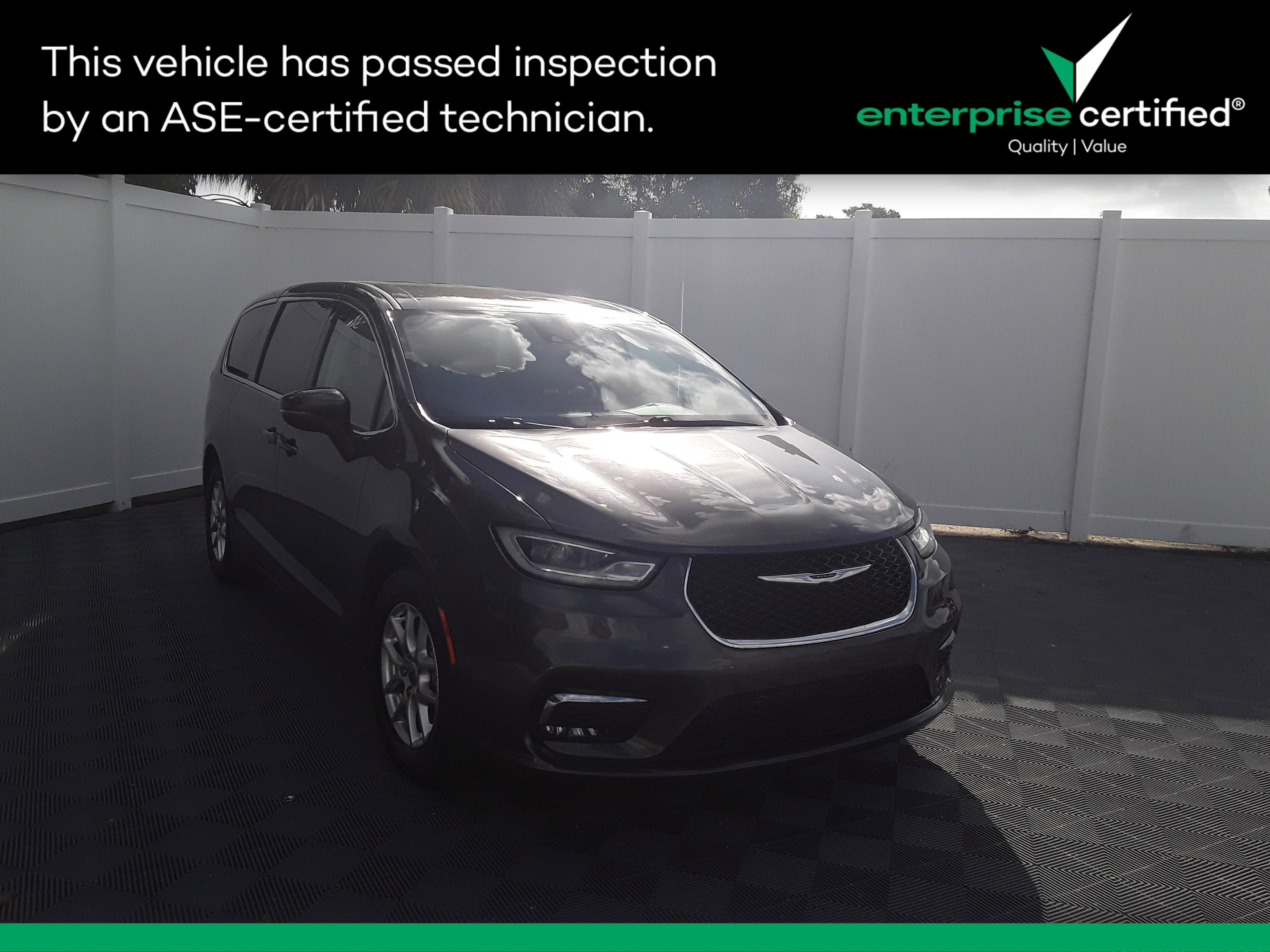 Used 2023 Chrysler Pacifica Touring L FWD