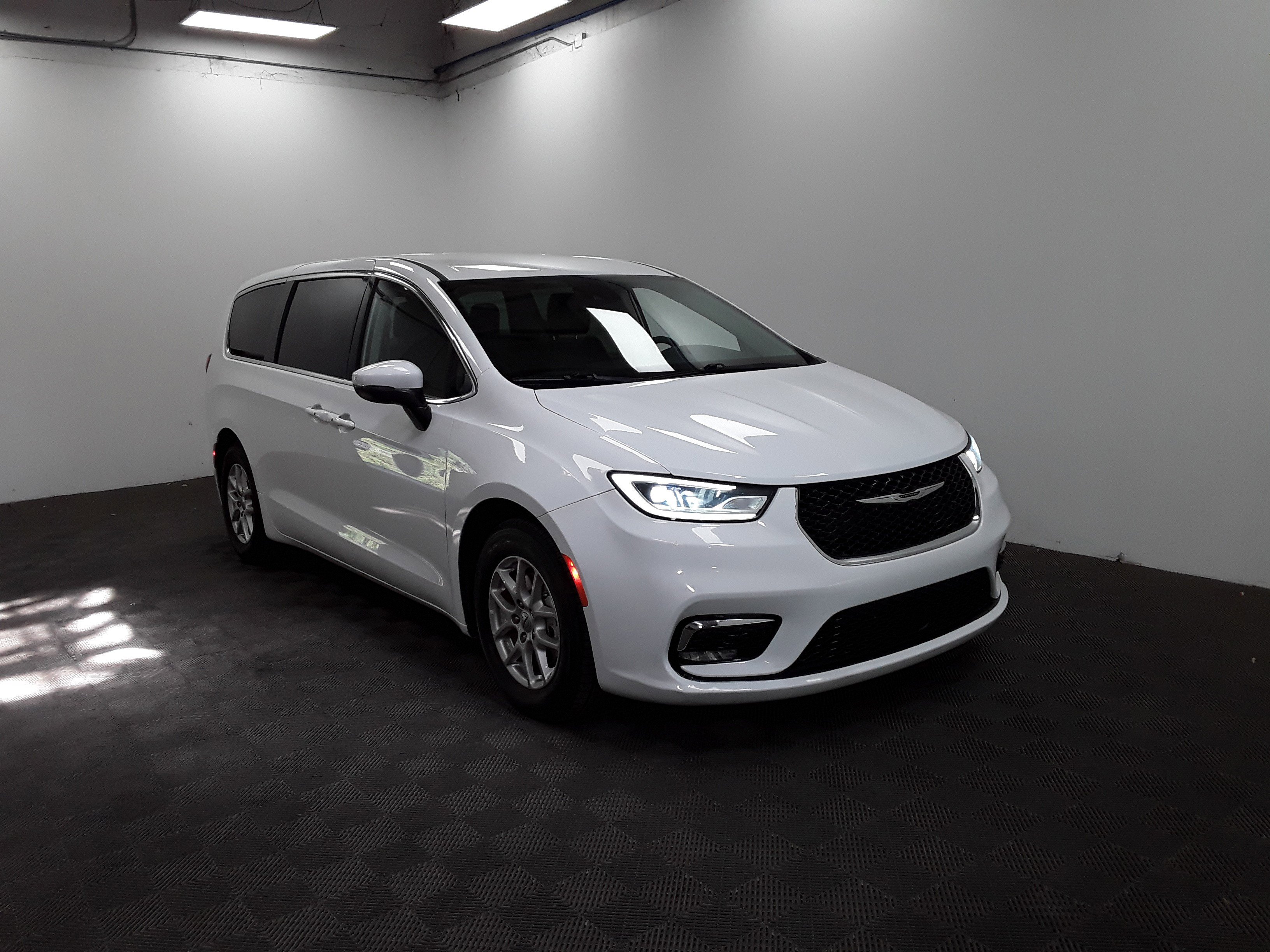 2023 Chrysler Pacifica Touring L FWD