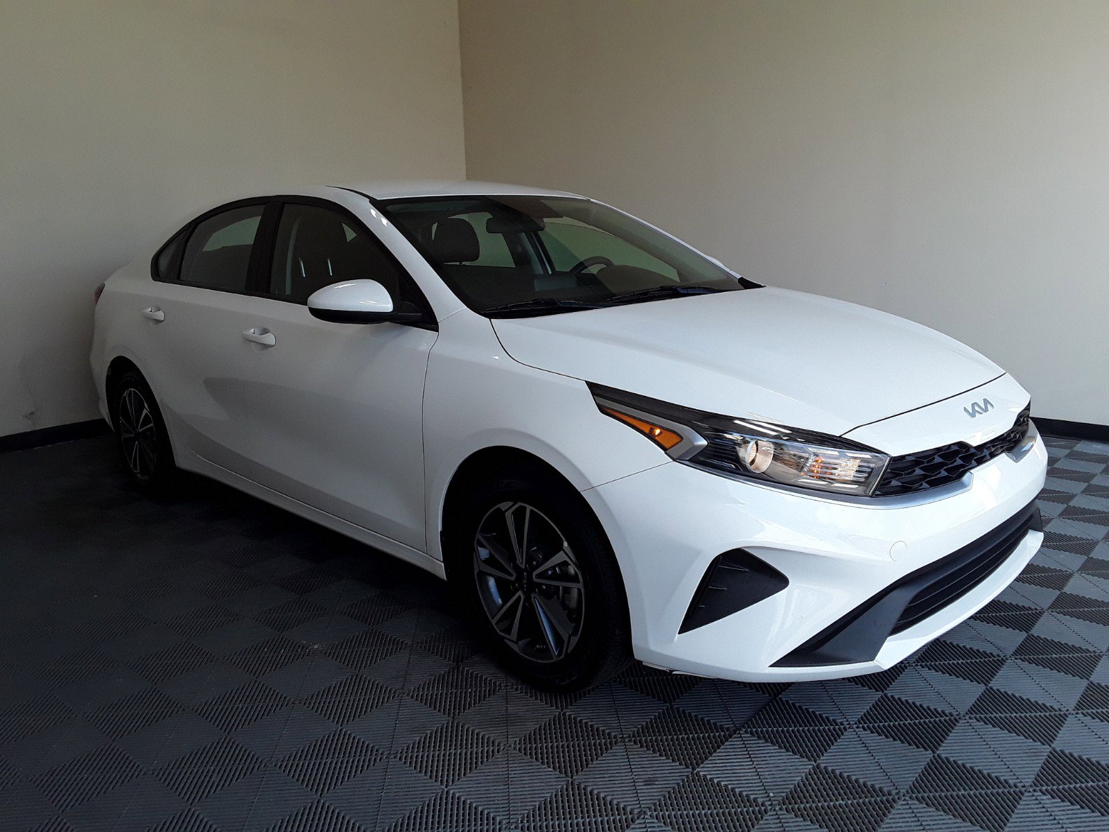 2023 Kia Forte LXS IVT