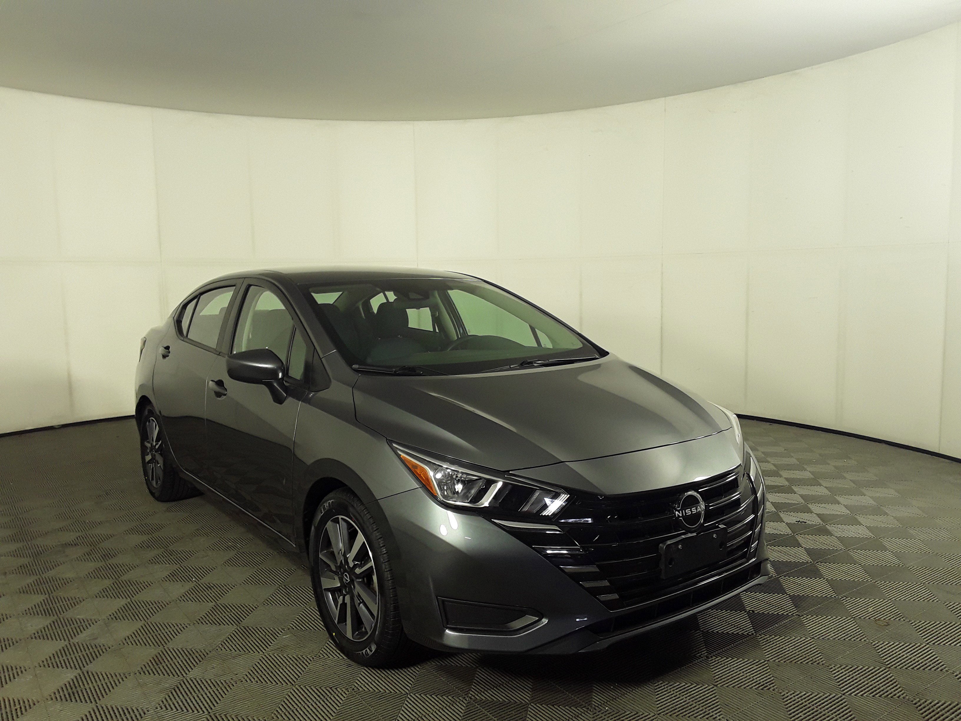 2023 Nissan Versa SV CVT