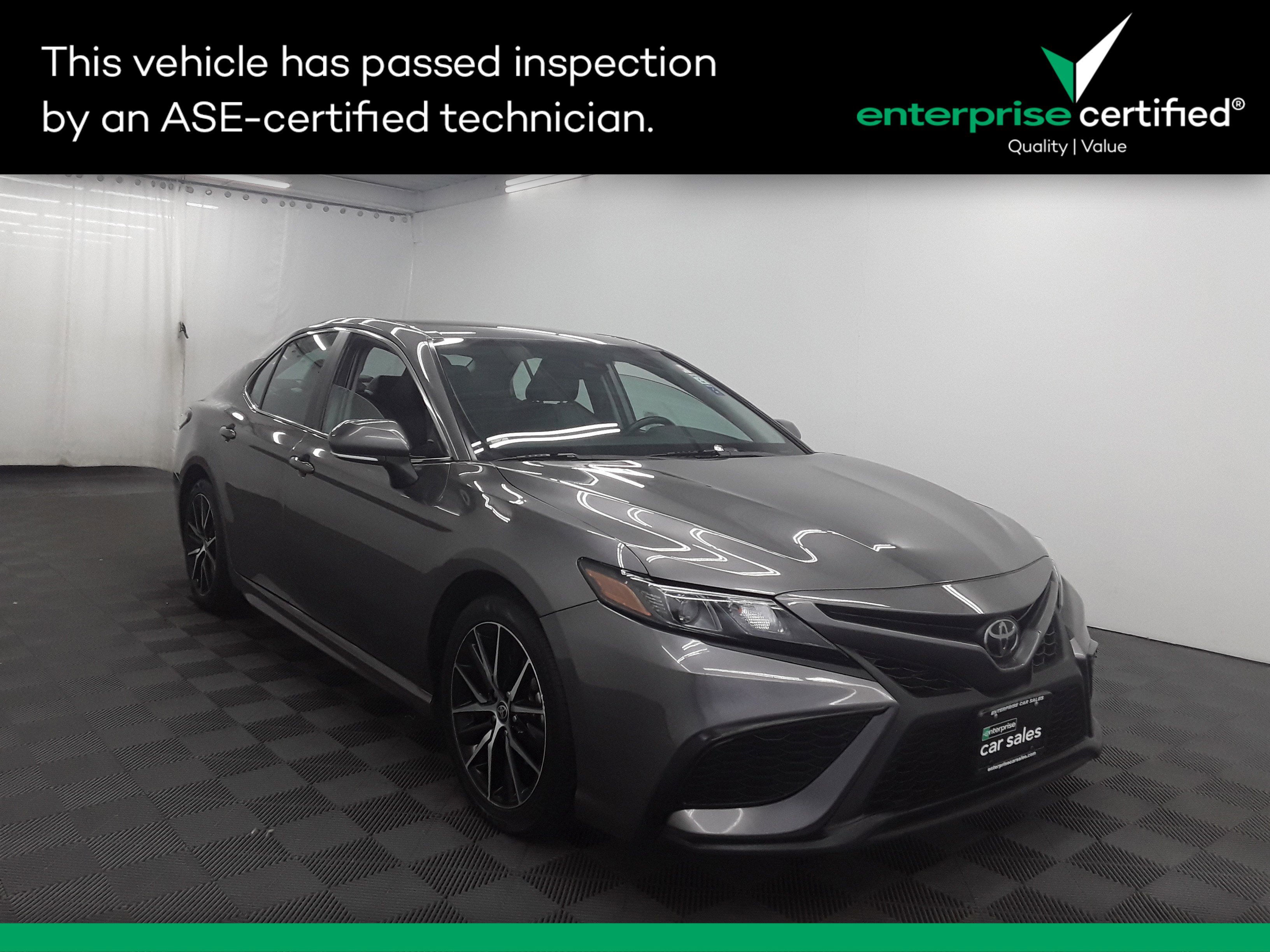 Used 2022 Toyota Camry SE Auto