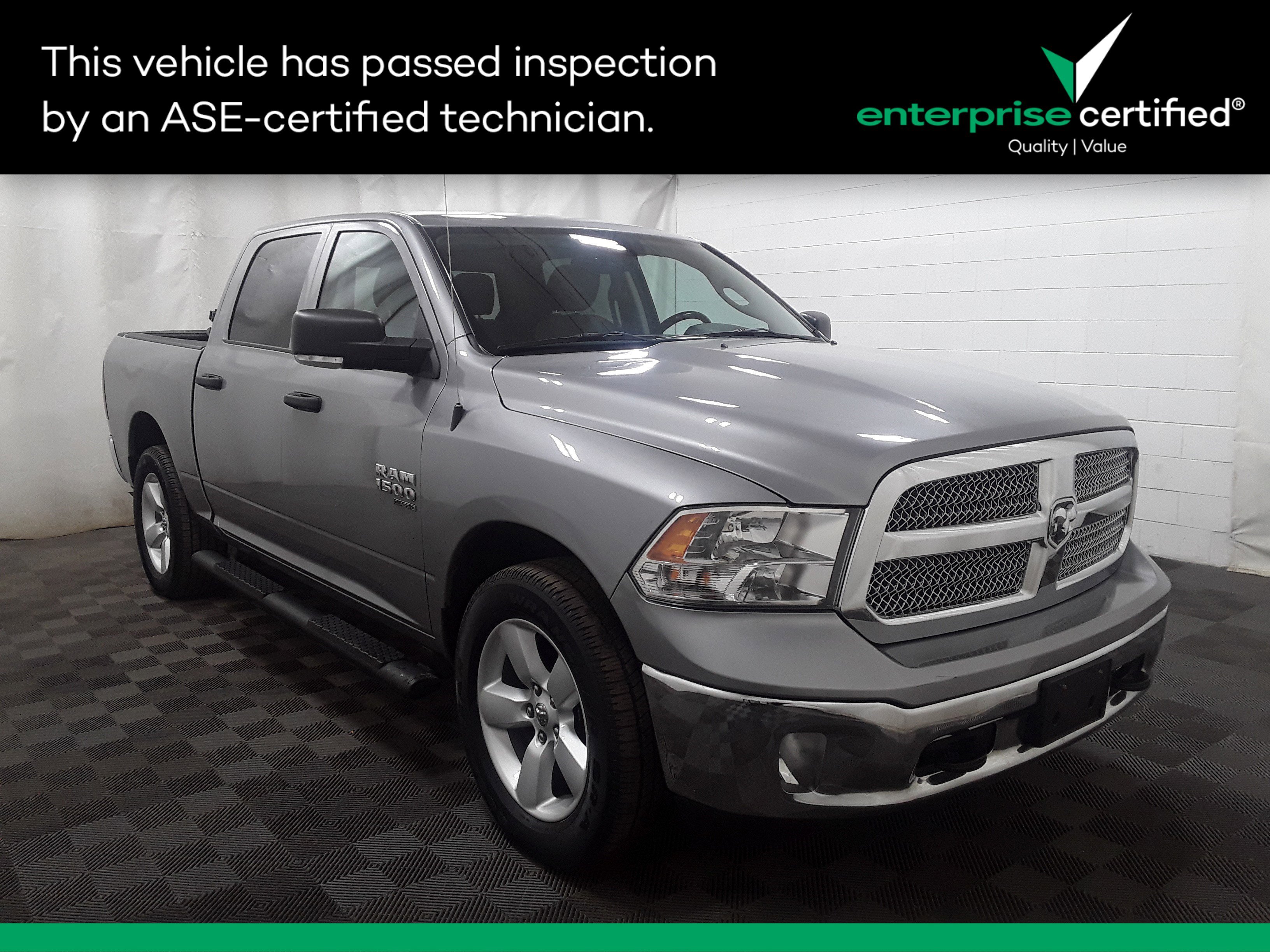 2022 Ram 1500 Classic SLT 4x4 Crew Cab 5'7