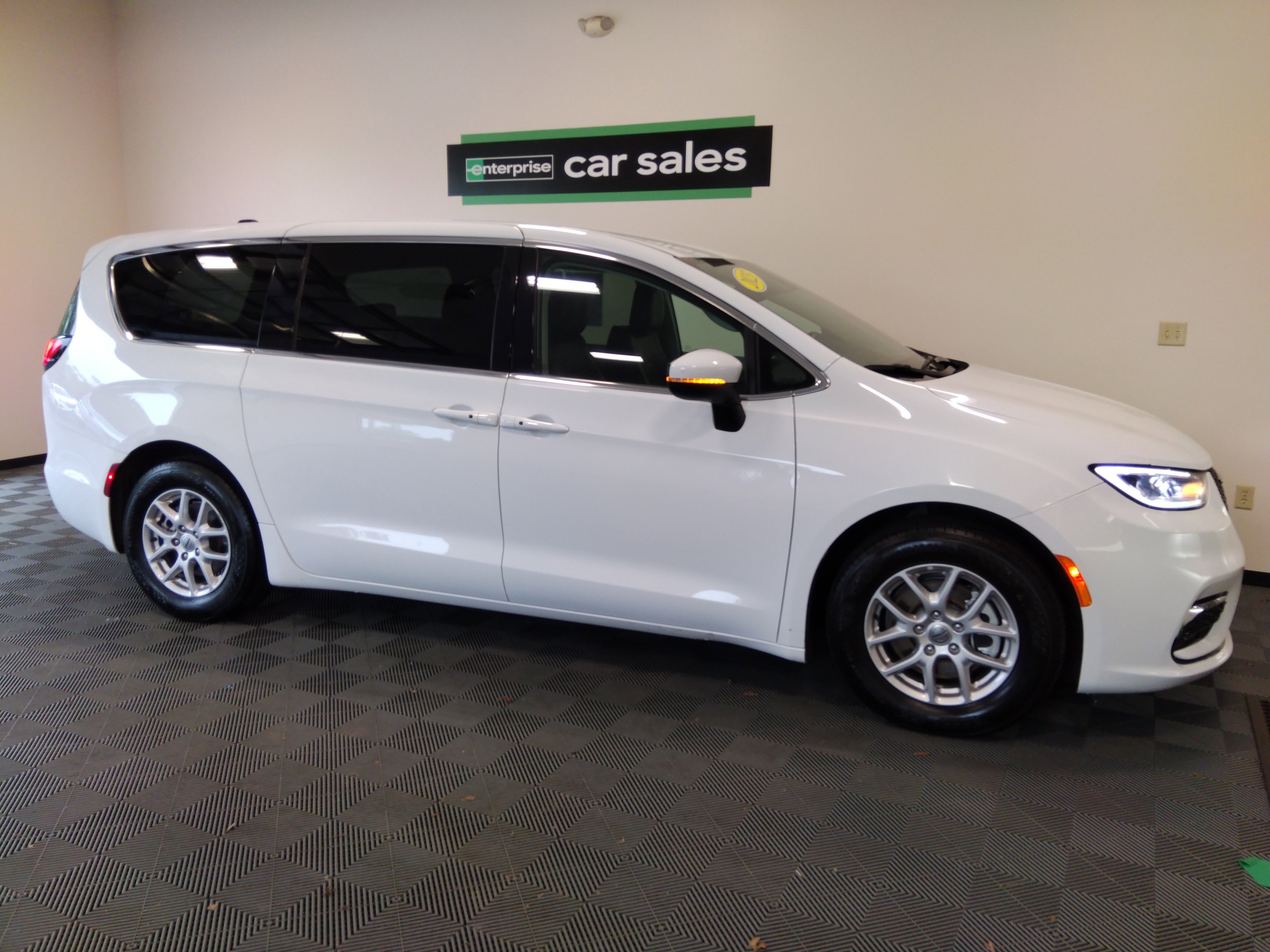 2023 Chrysler Pacifica Touring L FWD