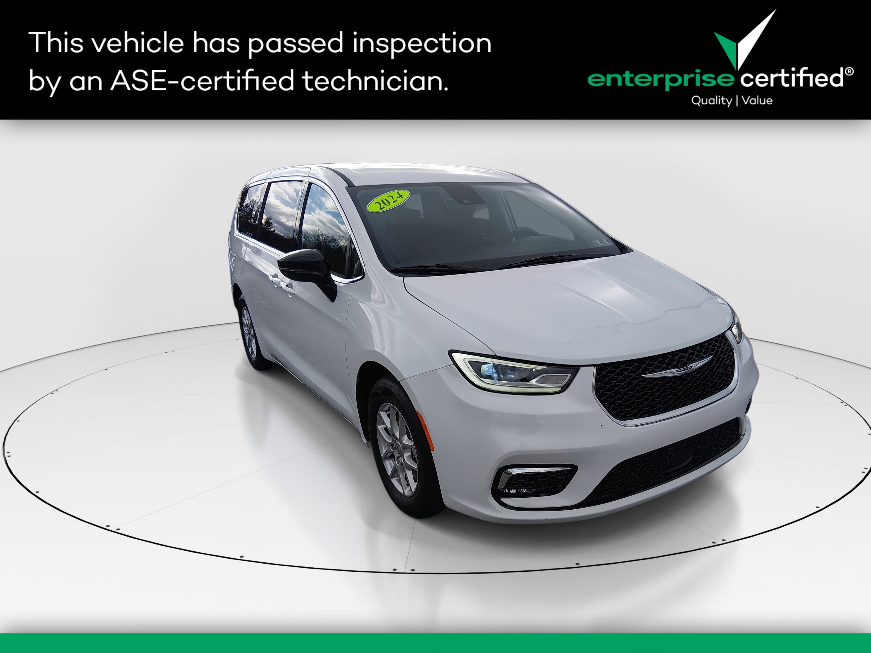 2024 Chrysler Pacifica Touring L's photo