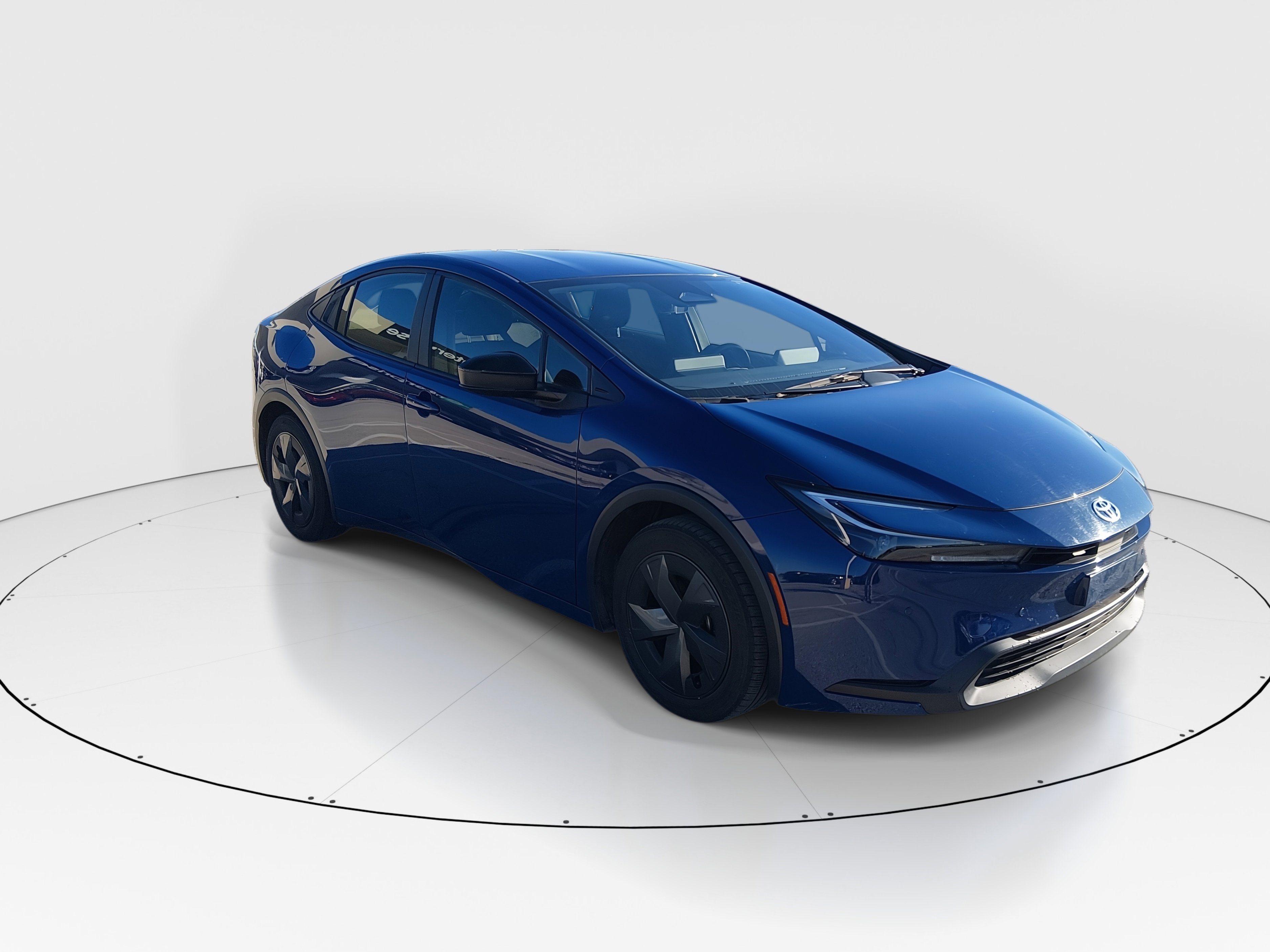 2024 Toyota Prius LE's photo