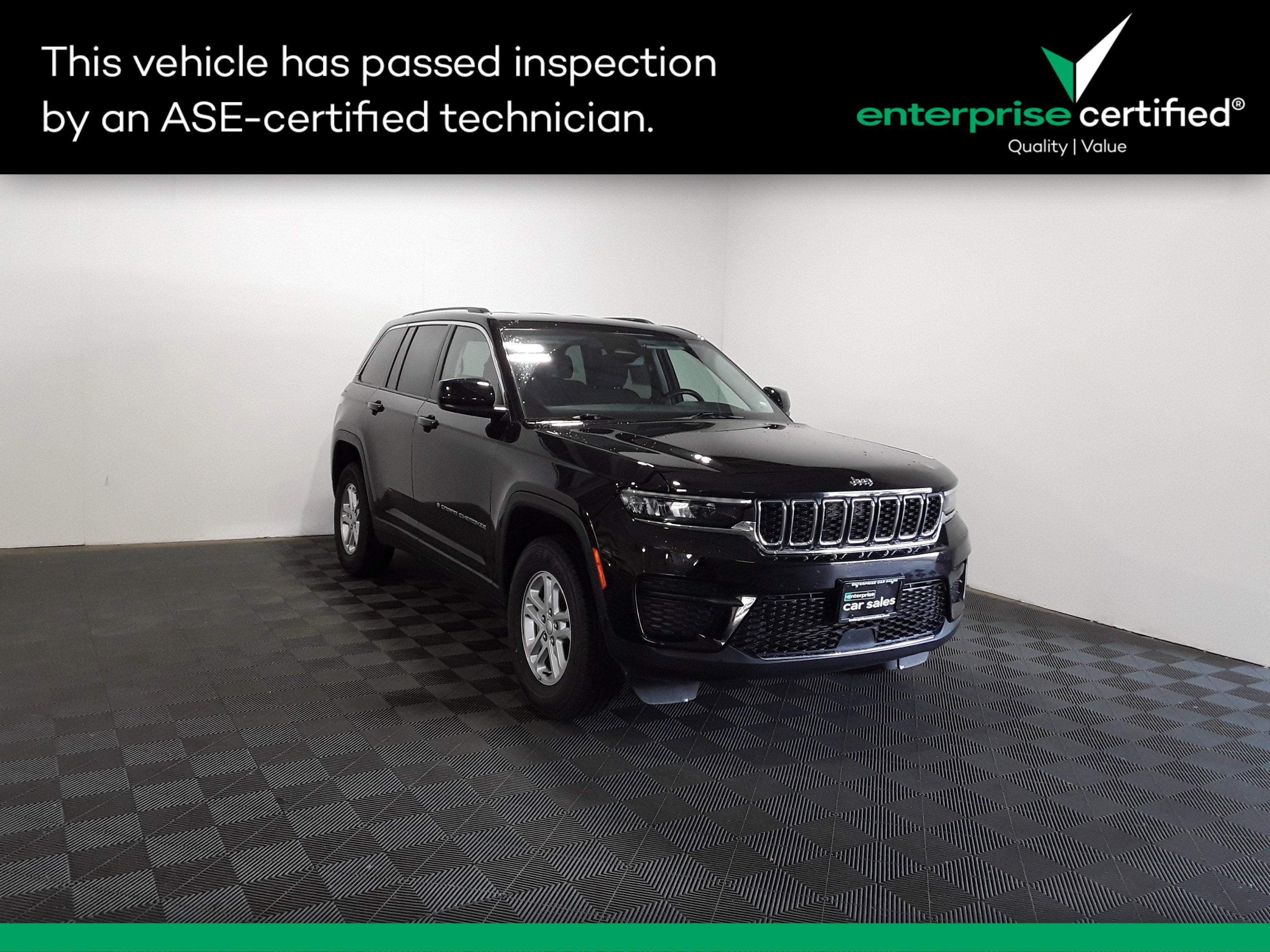 Used 2023 Jeep Grand Cherokee Laredo 4x4