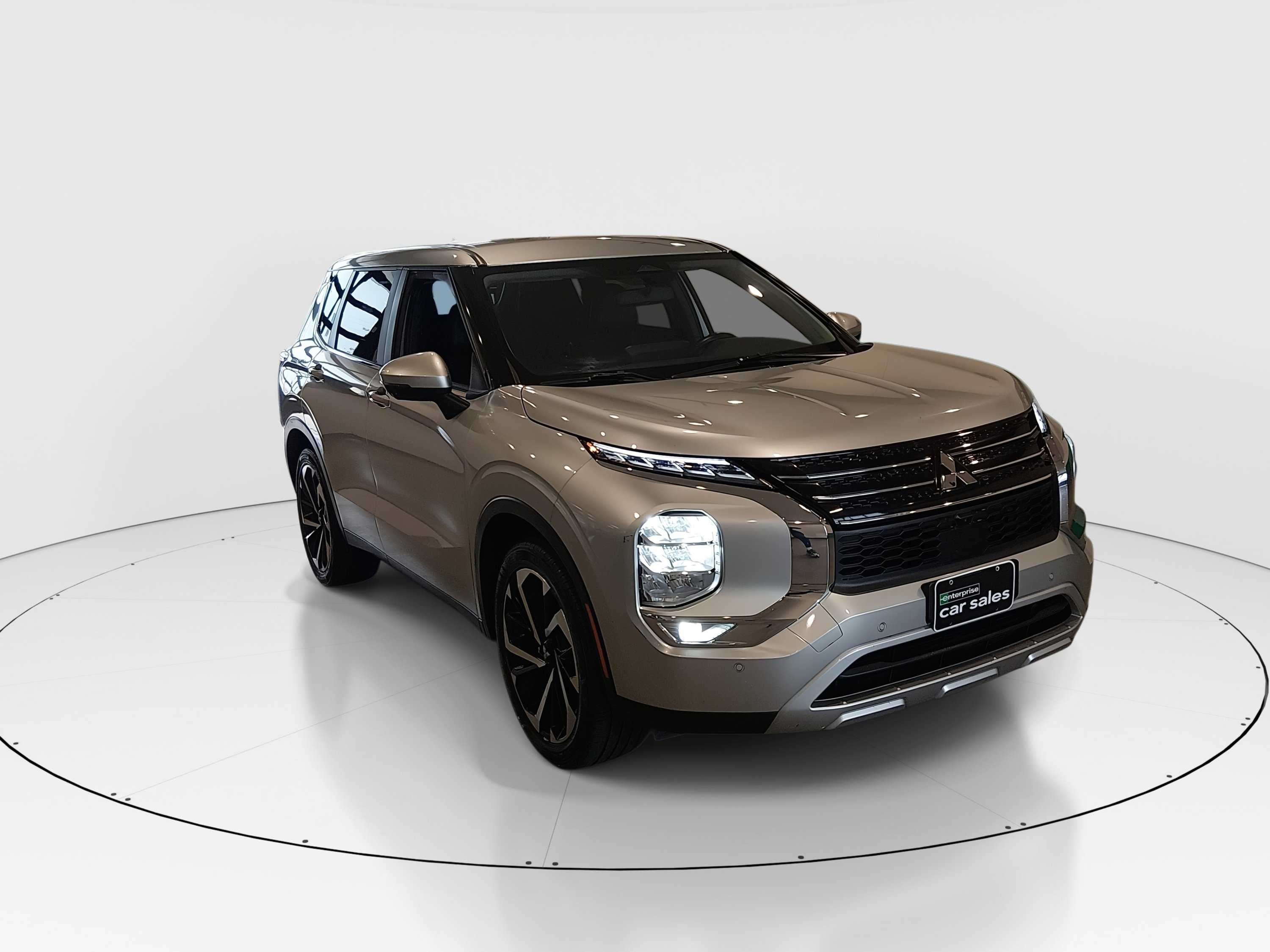 2024 Mitsubishi Outlander SE's photo