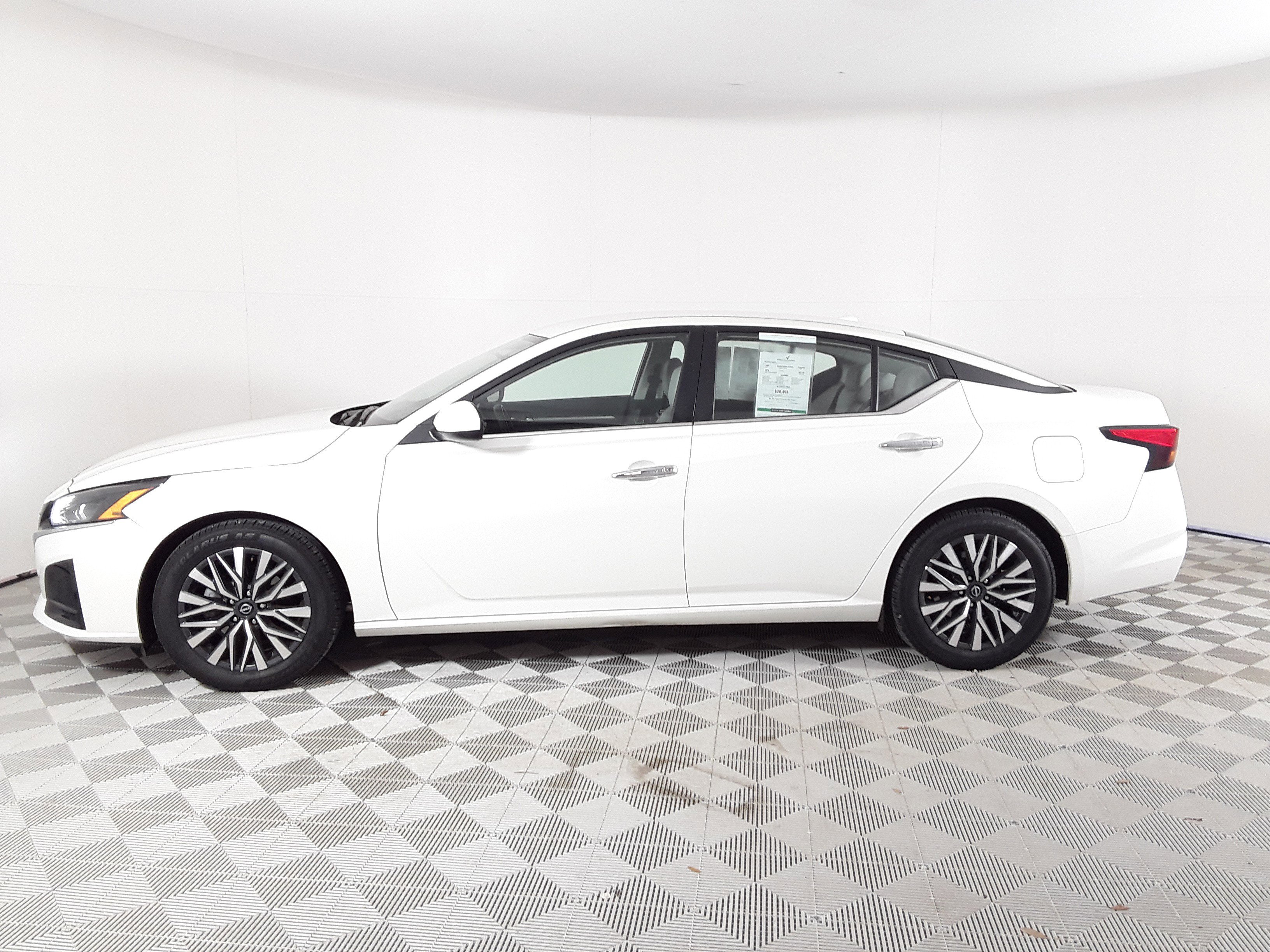 Image of Used 2023 Nissan Altima 2.5 SV Sedan