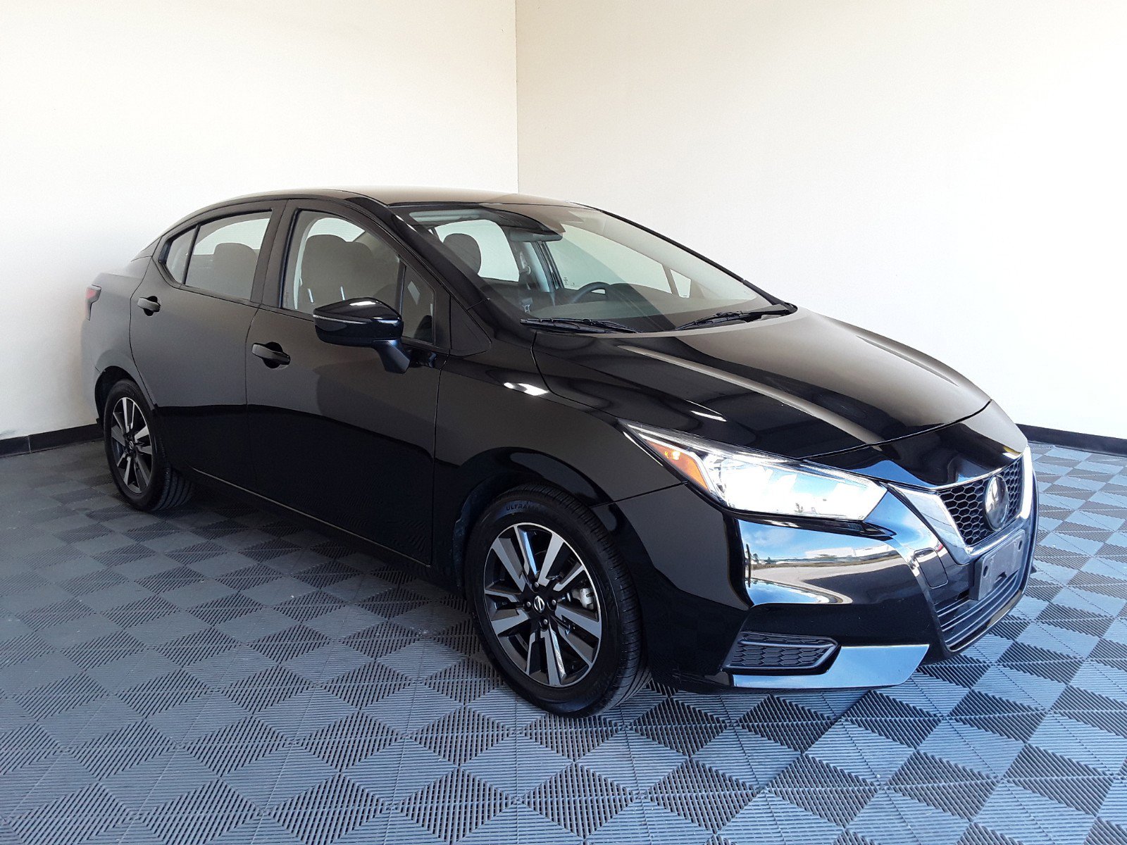 2021 Nissan Versa SV CVT