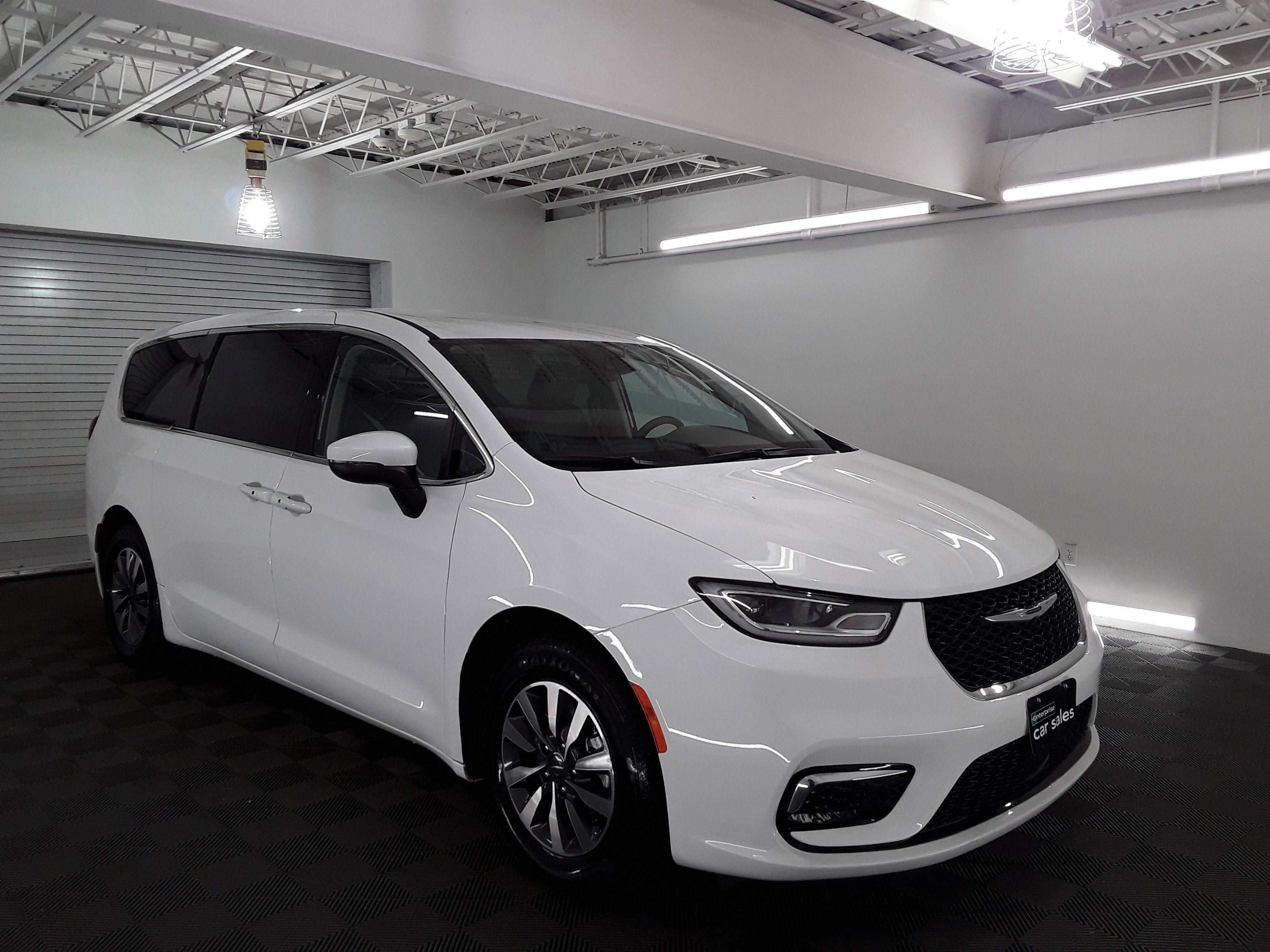 2023 Chrysler Pacifica Hybrid Touring L FWD