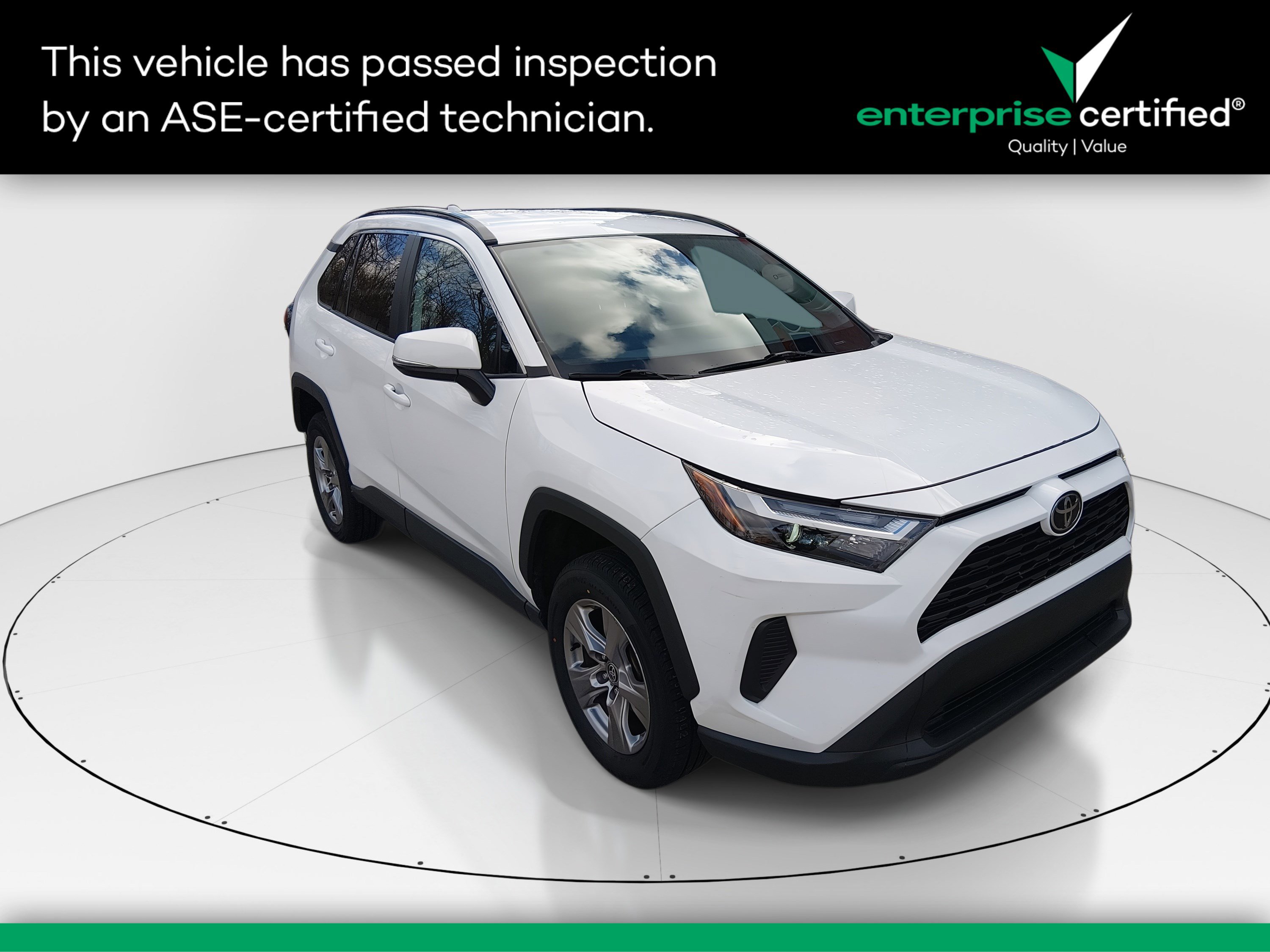 2023 Toyota RAV4 XLE's photo