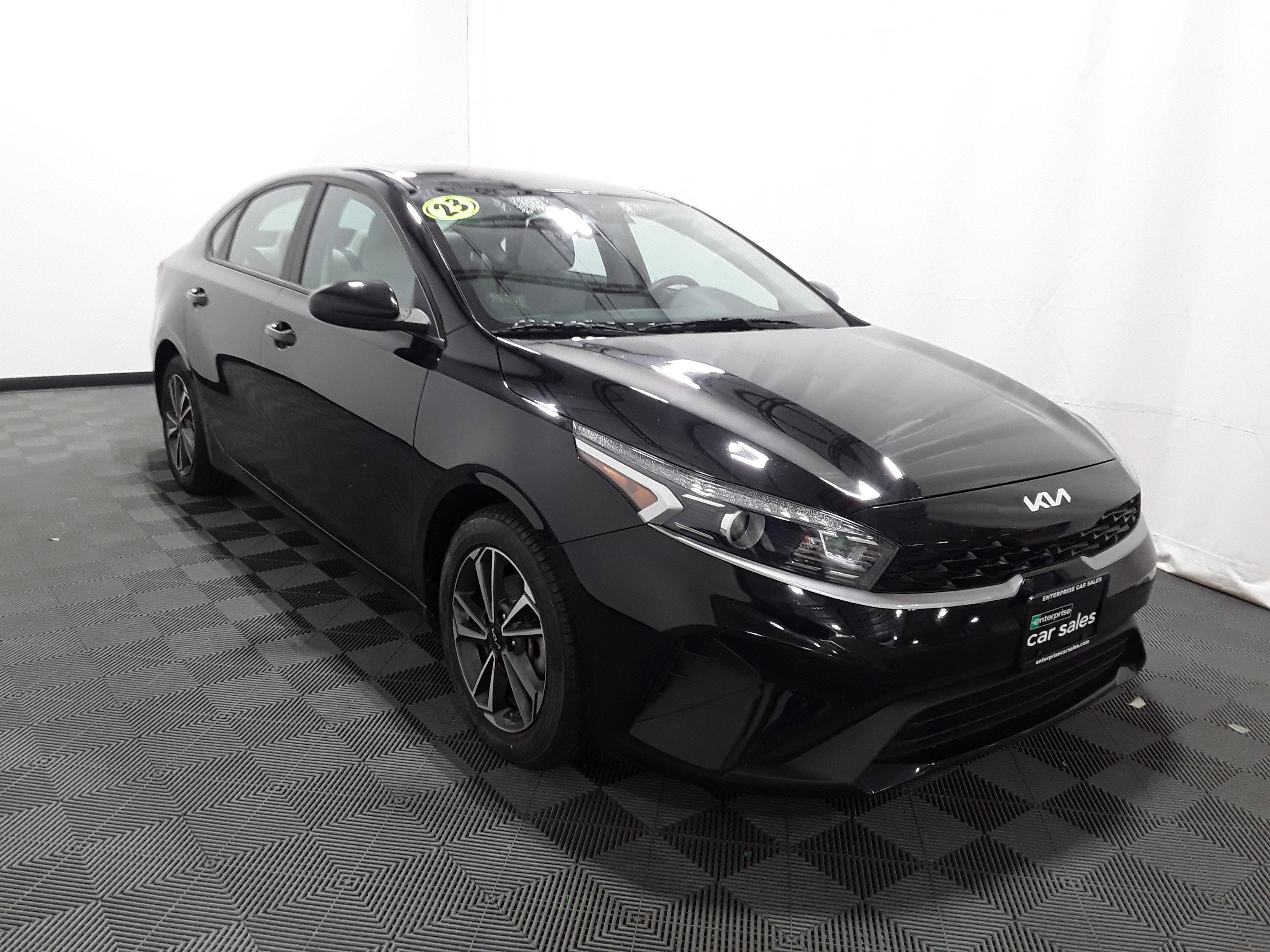 Used 2023 Kia Forte LXS IVT