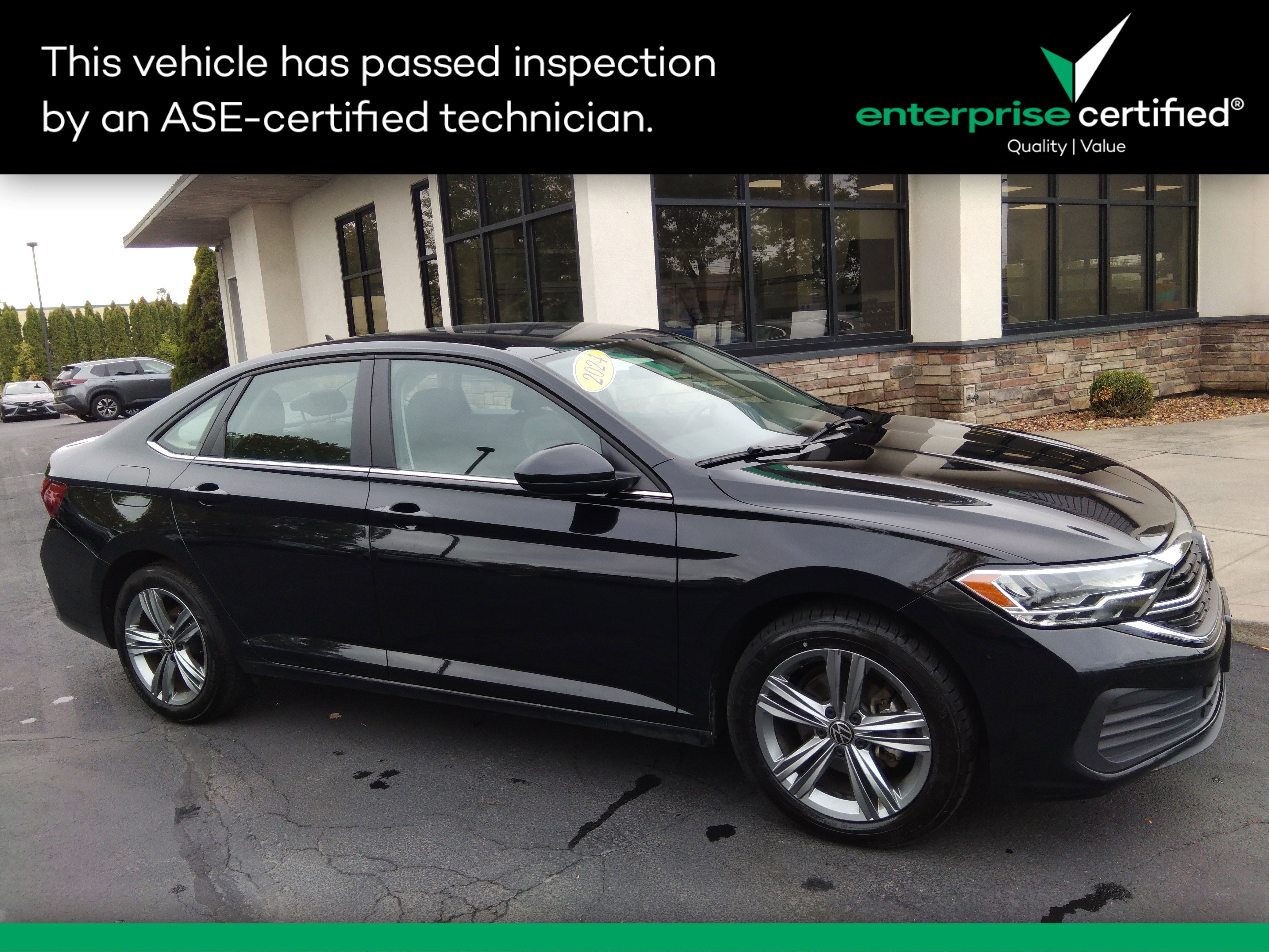 Used 2024 Volkswagen Jetta SE Auto