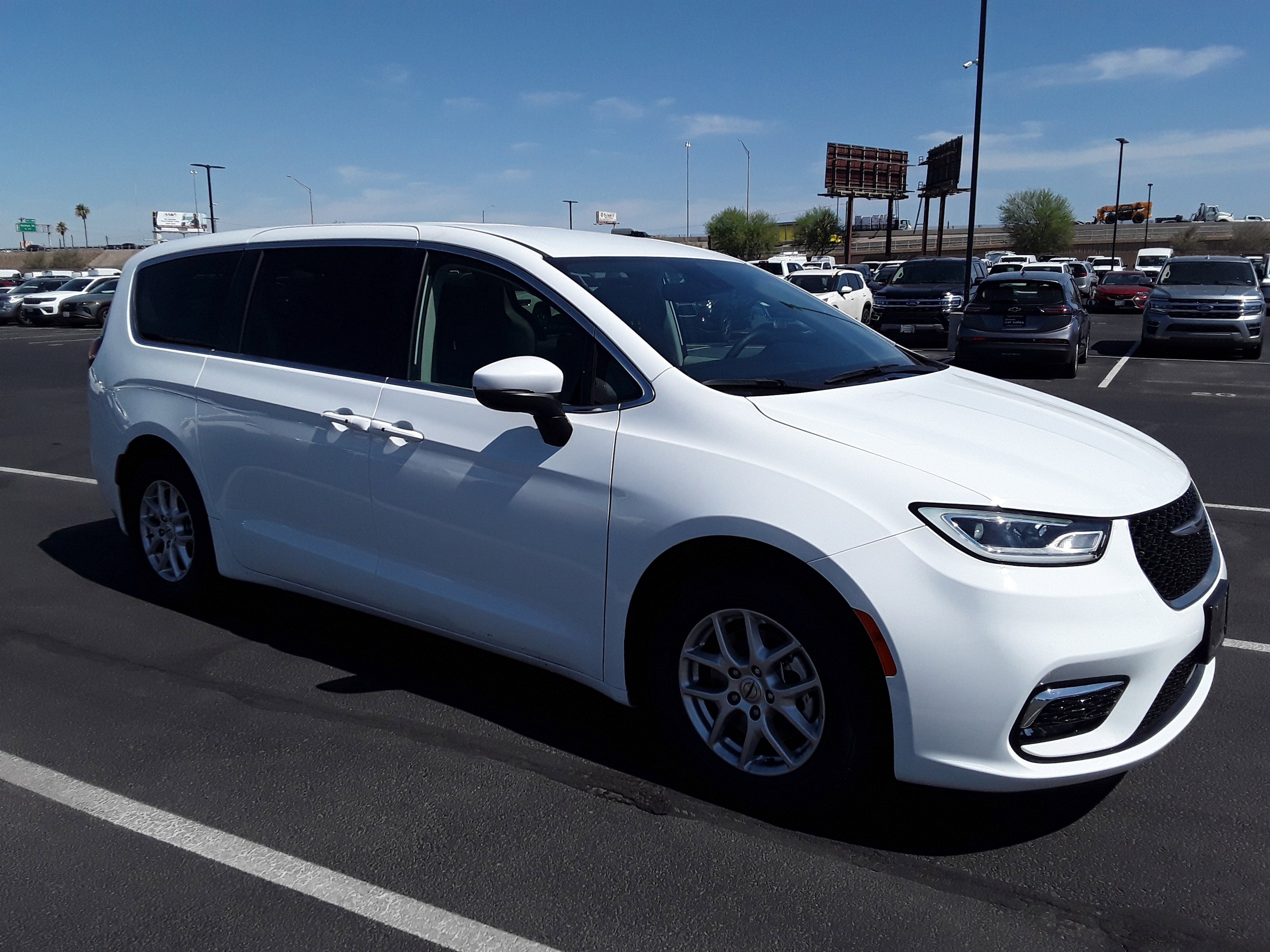 Used 2023 Chrysler Pacifica Touring L FWD