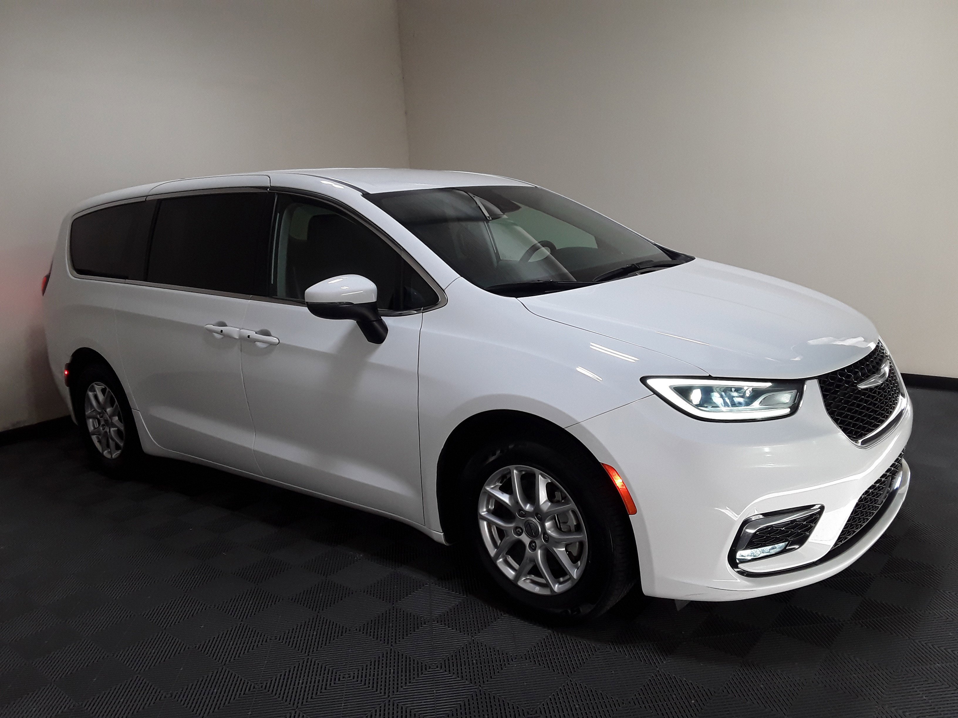 2023 Chrysler Pacifica Touring L FWD