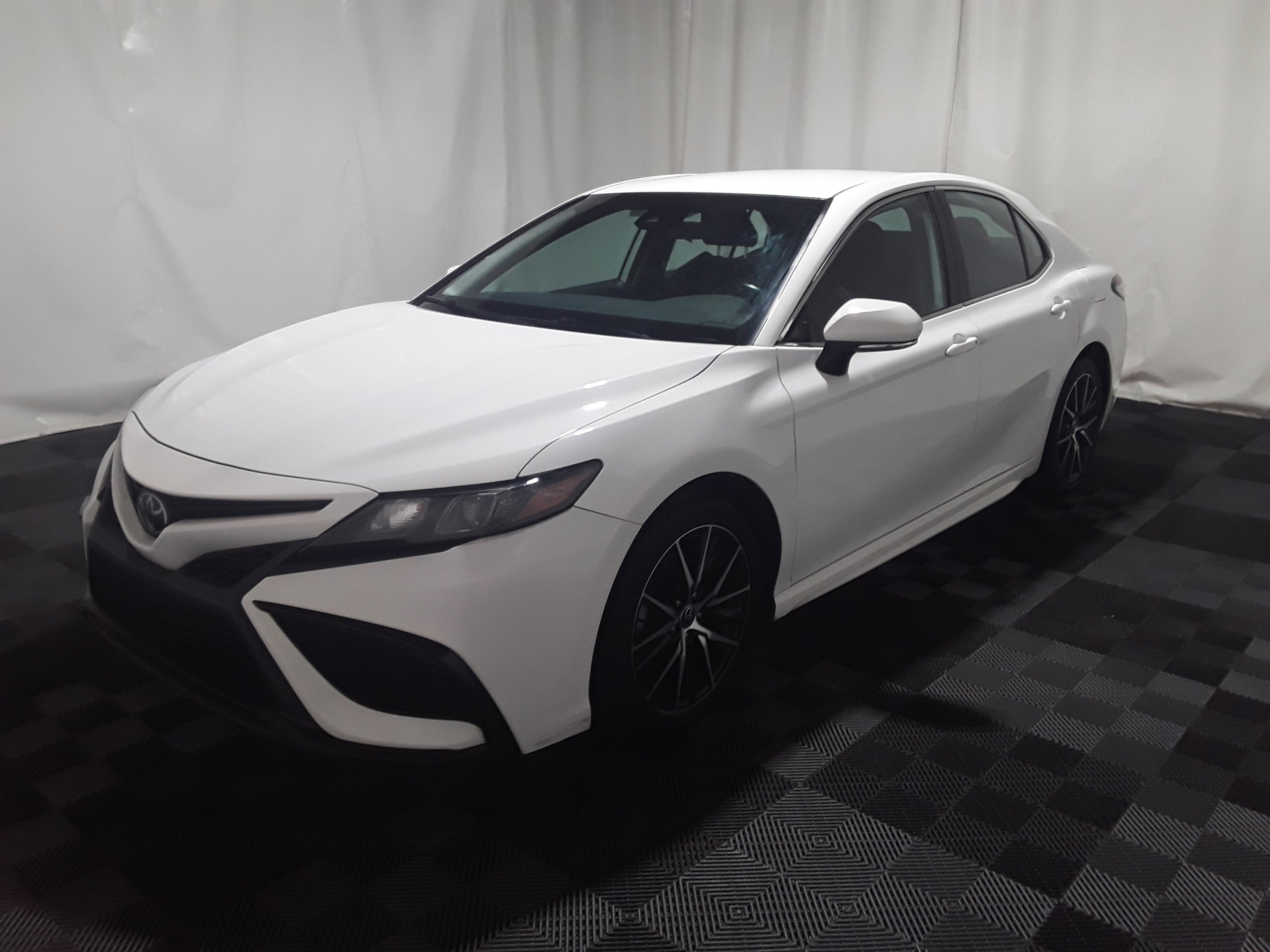 Image 6 of Used 2022 Toyota Camry SE Auto