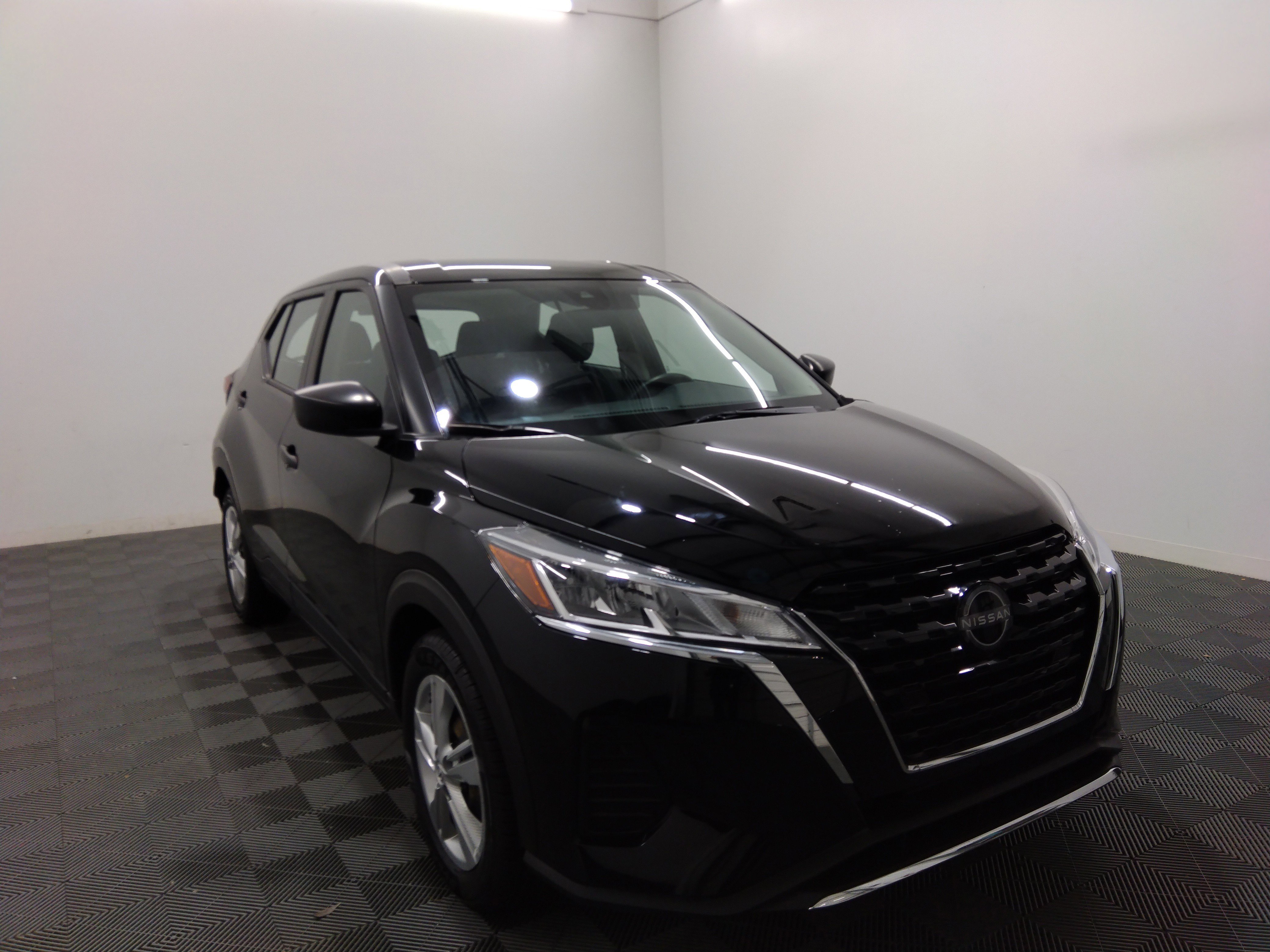 2022 Nissan Kicks S FWD