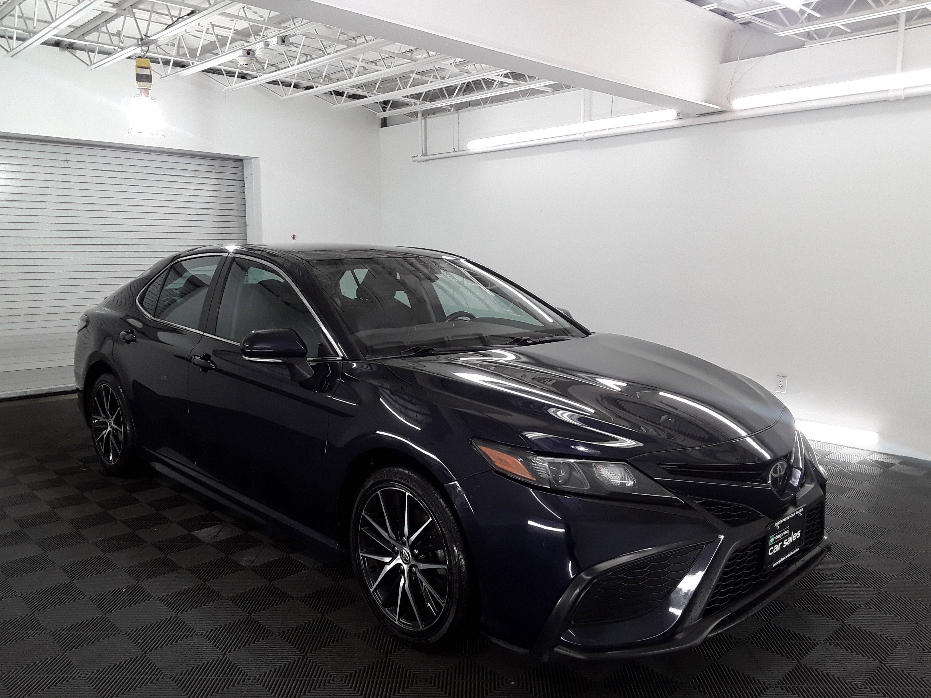 2022 Toyota Camry SE Auto