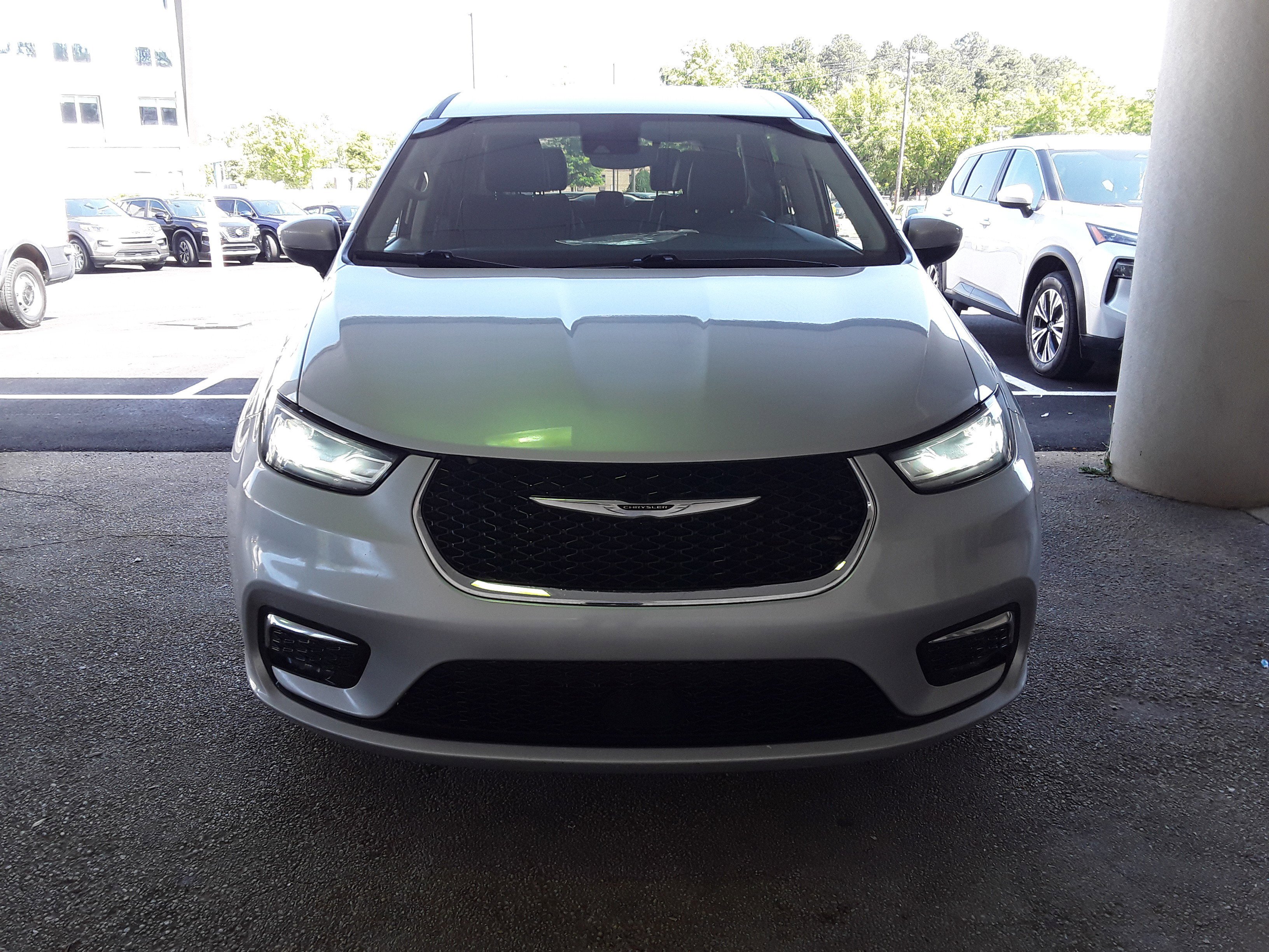 Image 6 of Used 2023 Chrysler Pacifica Touring L FWD