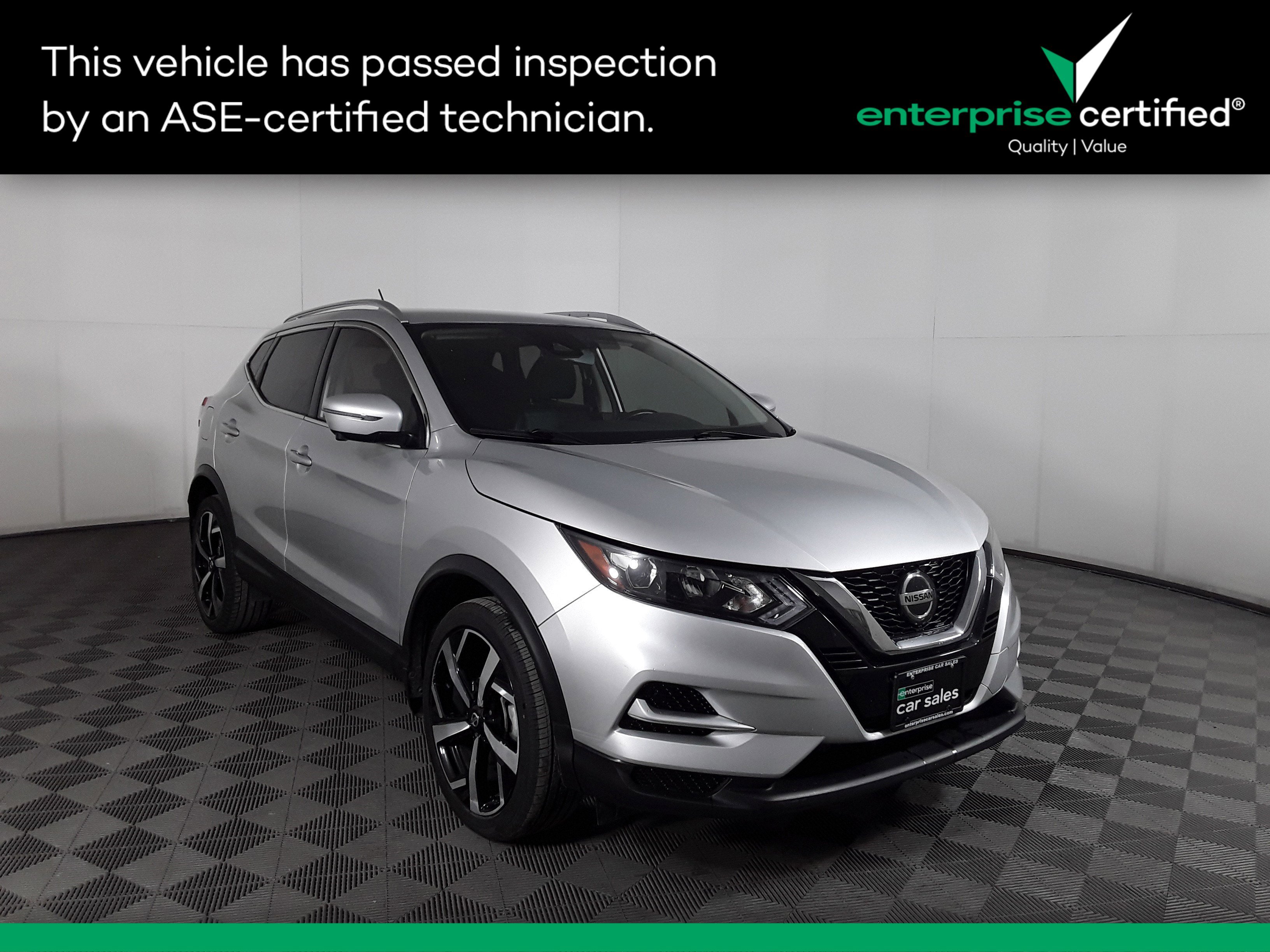 2022 Nissan Rogue Sport SL's photo